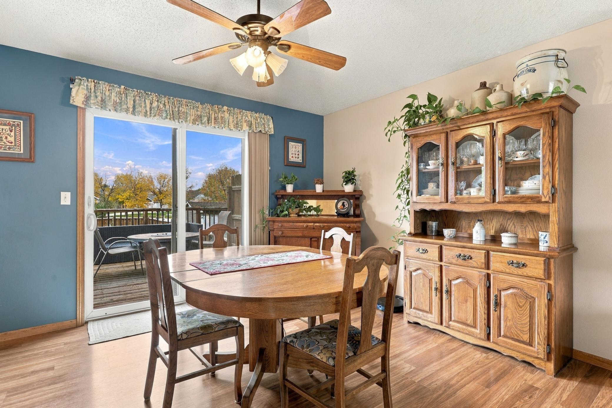 1998 single family home for sale at 1563 7th Street E in West Fargo, ND — 3 bed, 2 bath (photo 6 of 27)