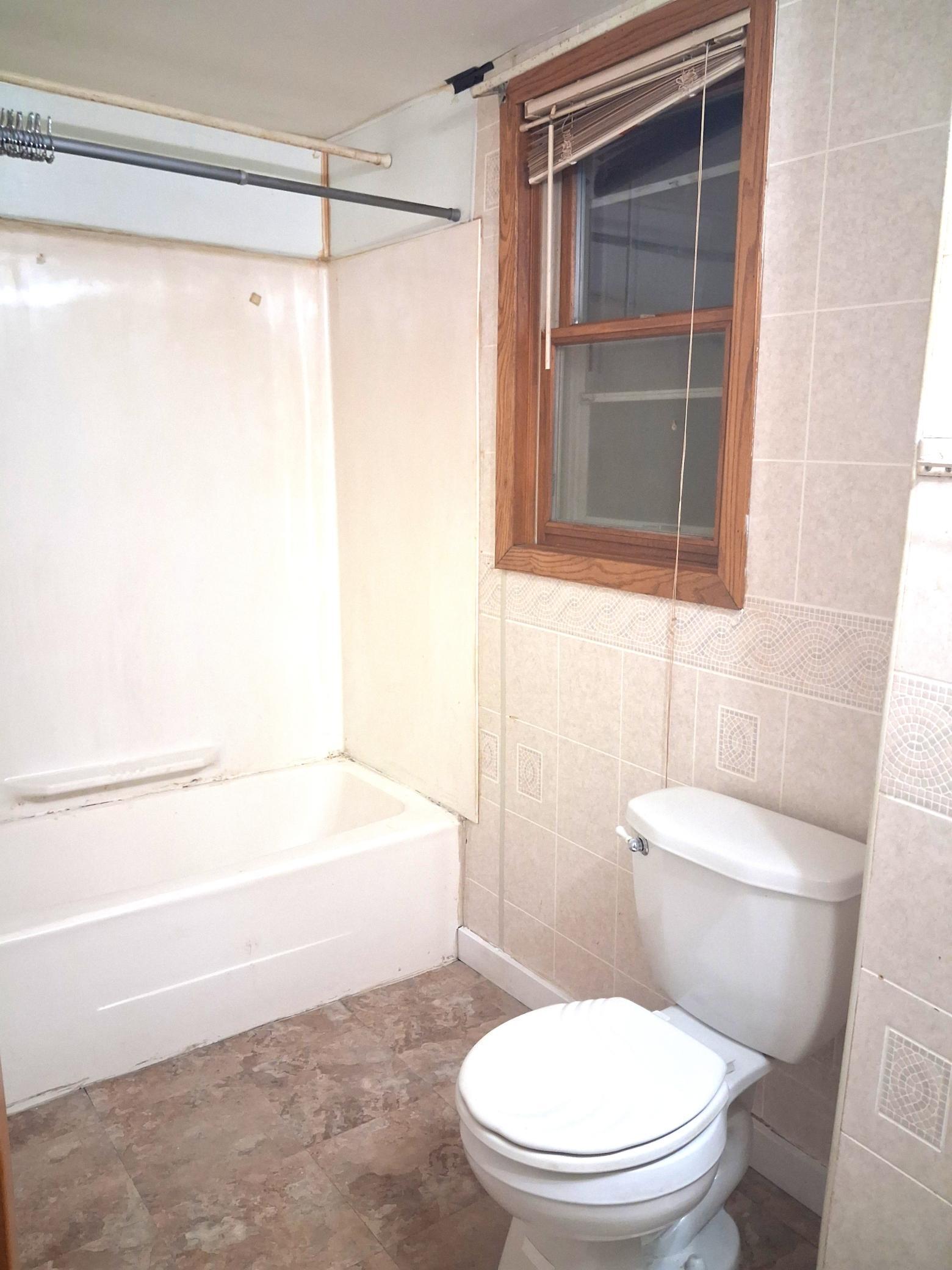 1890 single family home for sale at 704 W Lincoln Avenue in Fergus Falls, MN — 4 bed, 2 bath (photo 17 of 42)