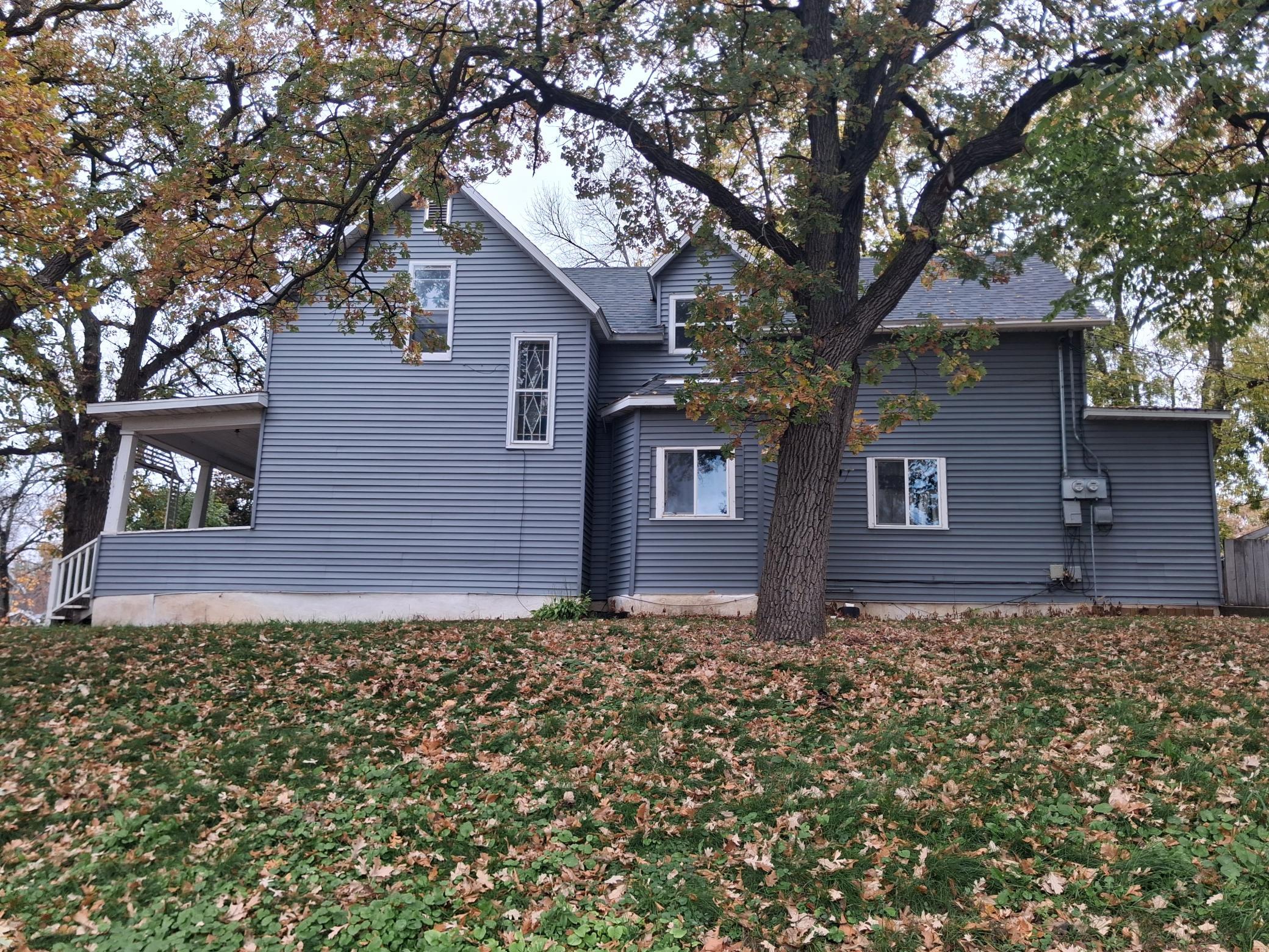 1890 single family home for sale at 704 W Lincoln Avenue in Fergus Falls, MN — 4 bed, 2 bath (photo 4 of 42)