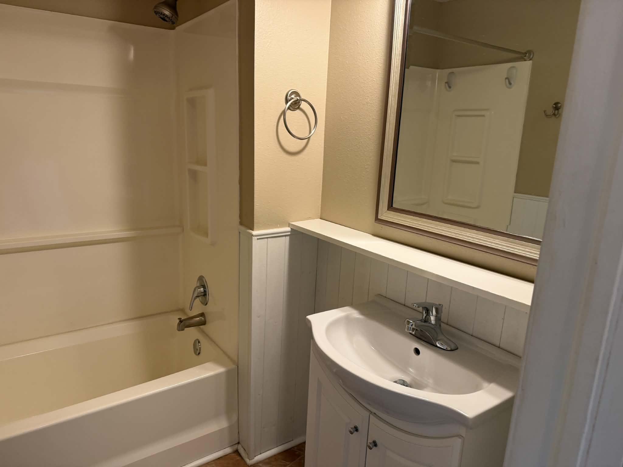 1909 townhouse for sale at 808 8th Street N, Unit 4 in Fargo, ND — 2 bed, 2 bath (photo 15 of 22)