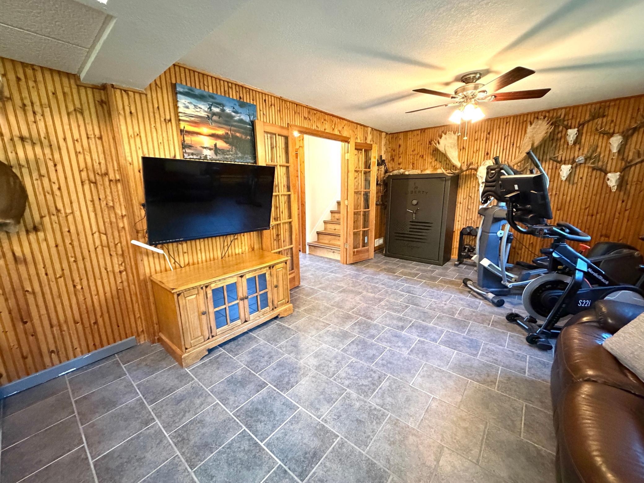 1977 single family home for sale at 506 16th Avenue NE in Roseau, MN — 4 bed, 3 bath (photo 25 of 43)