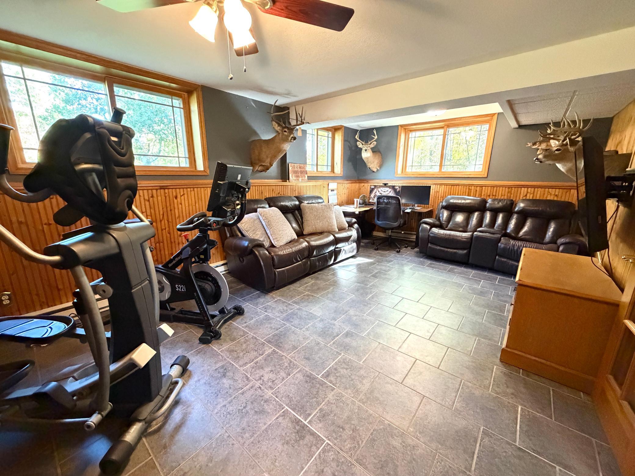 1977 single family home for sale at 506 16th Avenue NE in Roseau, MN — 4 bed, 3 bath (photo 26 of 43)