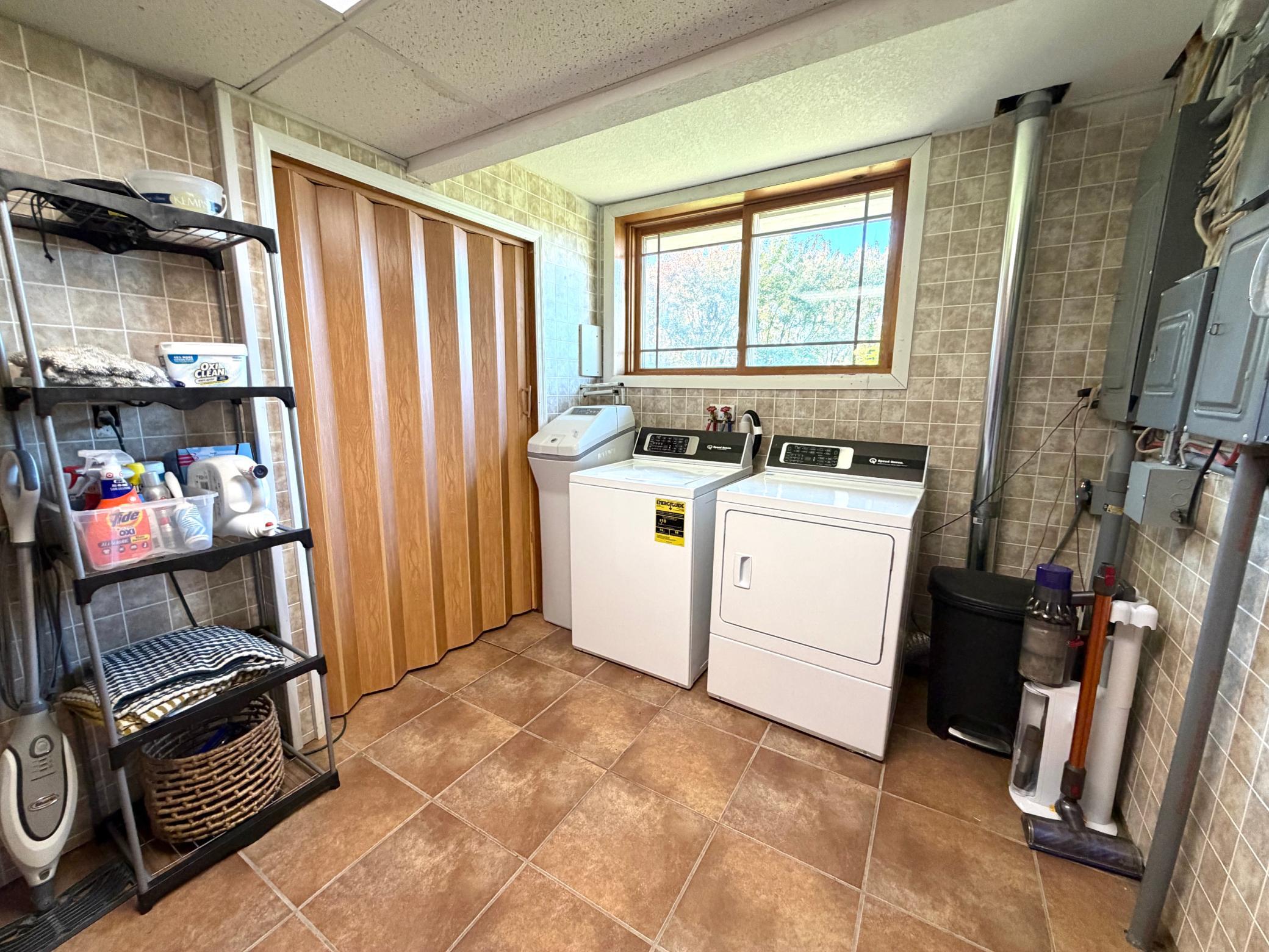 1977 single family home for sale at 506 16th Avenue NE in Roseau, MN — 4 bed, 3 bath (photo 29 of 43)