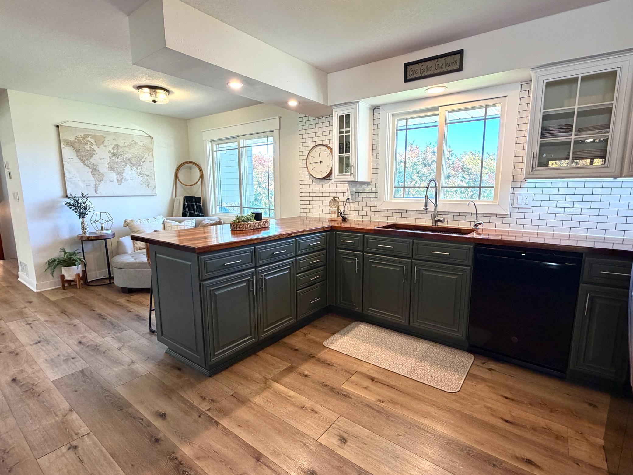 1977 single family home for sale at 506 16th Avenue NE in Roseau, MN — 4 bed, 3 bath (photo 7 of 43)