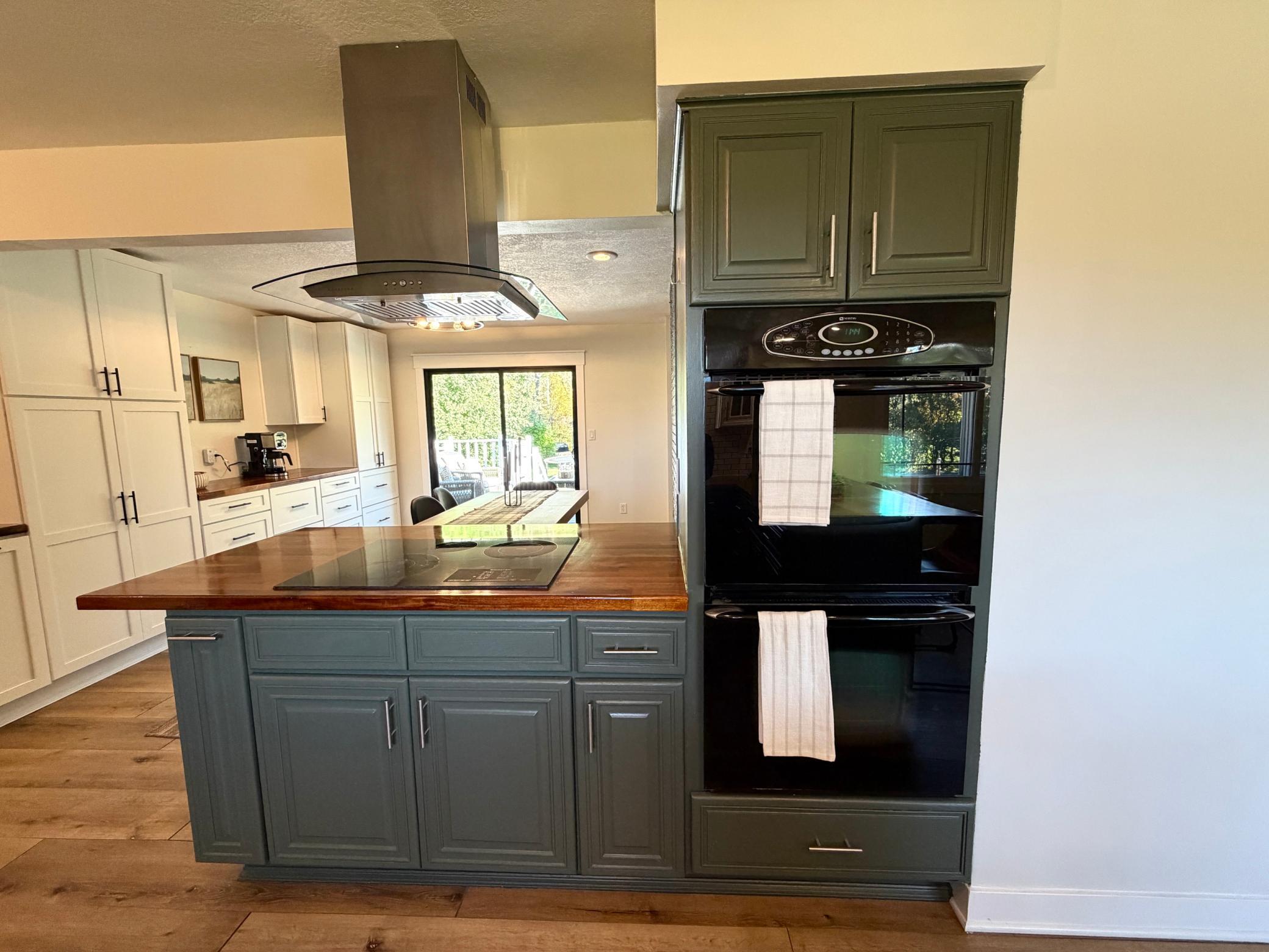 1977 single family home for sale at 506 16th Avenue NE in Roseau, MN — 4 bed, 3 bath (photo 8 of 43)