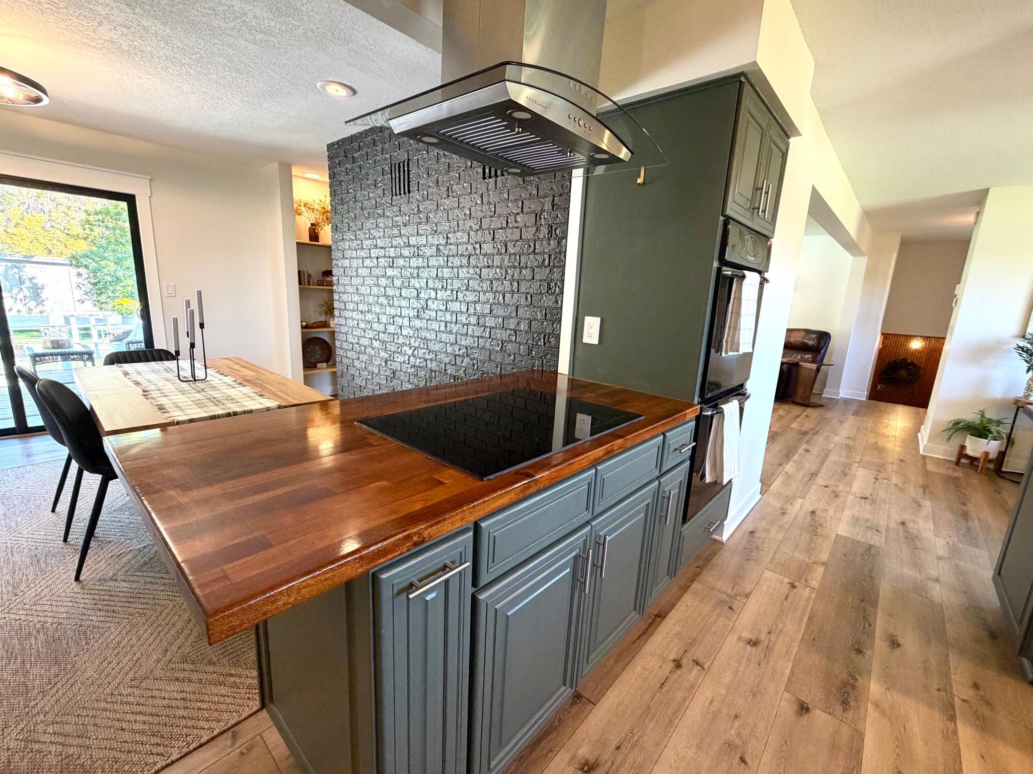 1977 single family home for sale at 506 16th Avenue NE in Roseau, MN — 4 bed, 3 bath (photo 9 of 43)