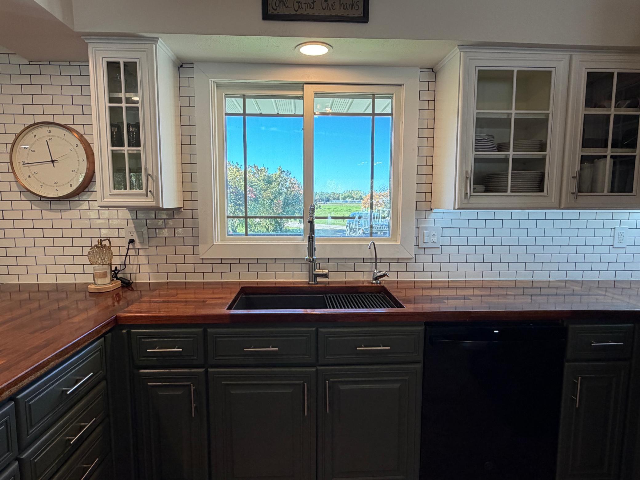 1977 single family home for sale at 506 16th Avenue NE in Roseau, MN — 4 bed, 3 bath (photo 10 of 43)