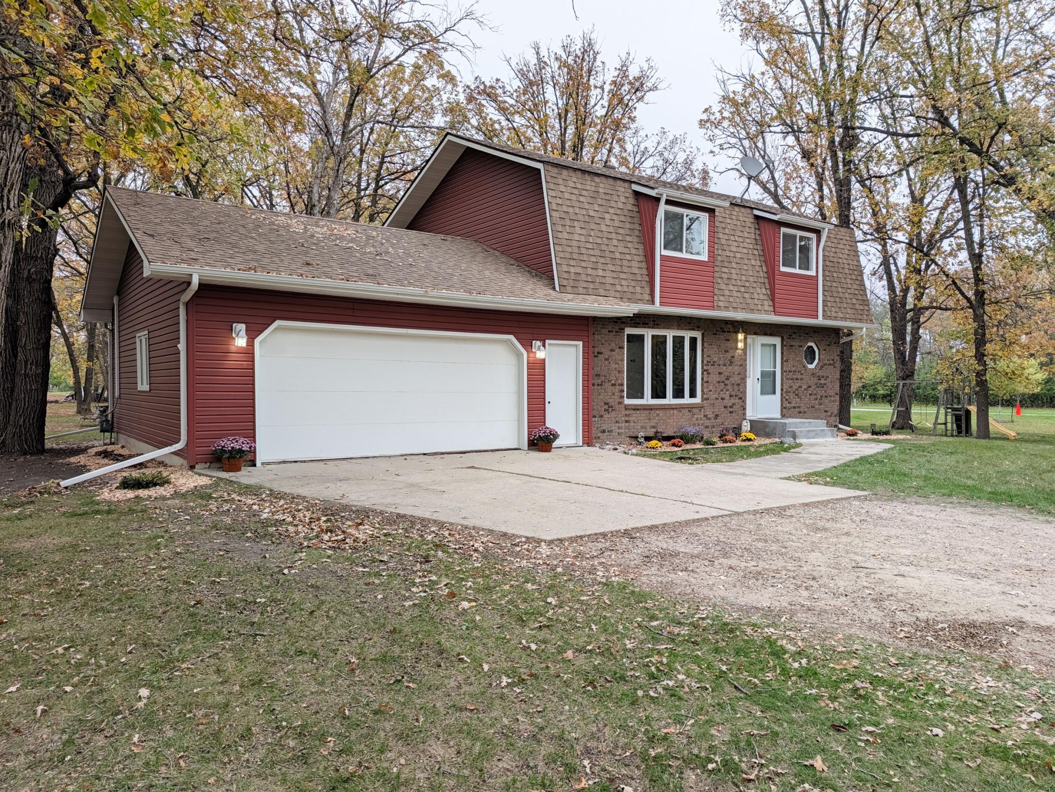 1975 single family home for sale at 5902 3RD Street N in Moorhead, MN — 3 bed, 3 bath (photo 2 of 64)