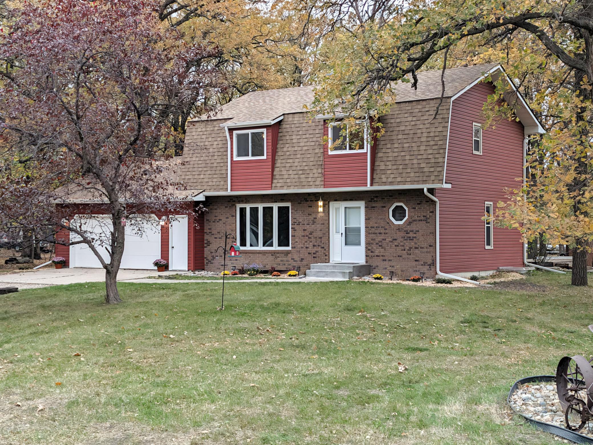 1975 single family home for sale at 5902 3RD Street N in Moorhead, MN — 3 bed, 3 bath (photo 3 of 64)