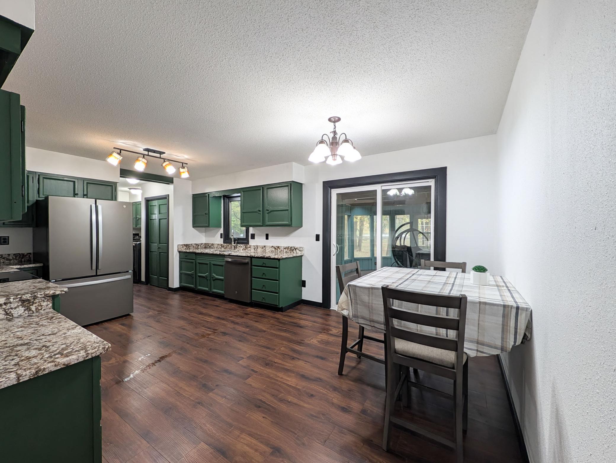 1975 single family home for sale at 5902 3RD Street N in Moorhead, MN — 3 bed, 3 bath (photo 21 of 64)
