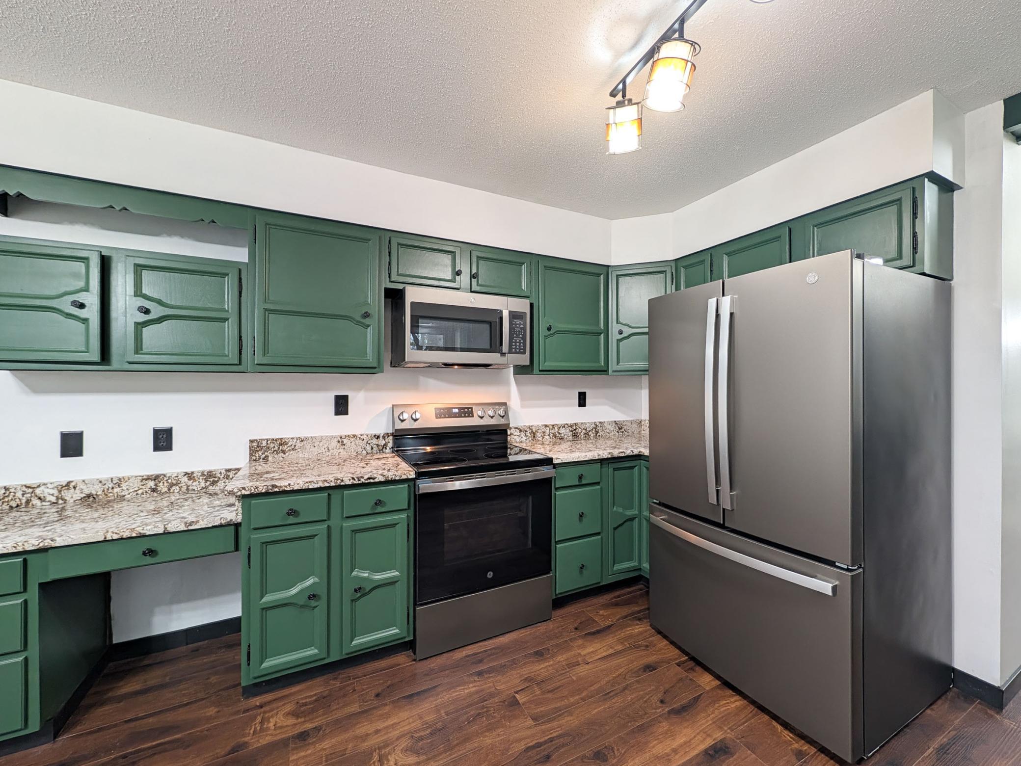 1975 single family home for sale at 5902 3RD Street N in Moorhead, MN — 3 bed, 3 bath (photo 24 of 64)