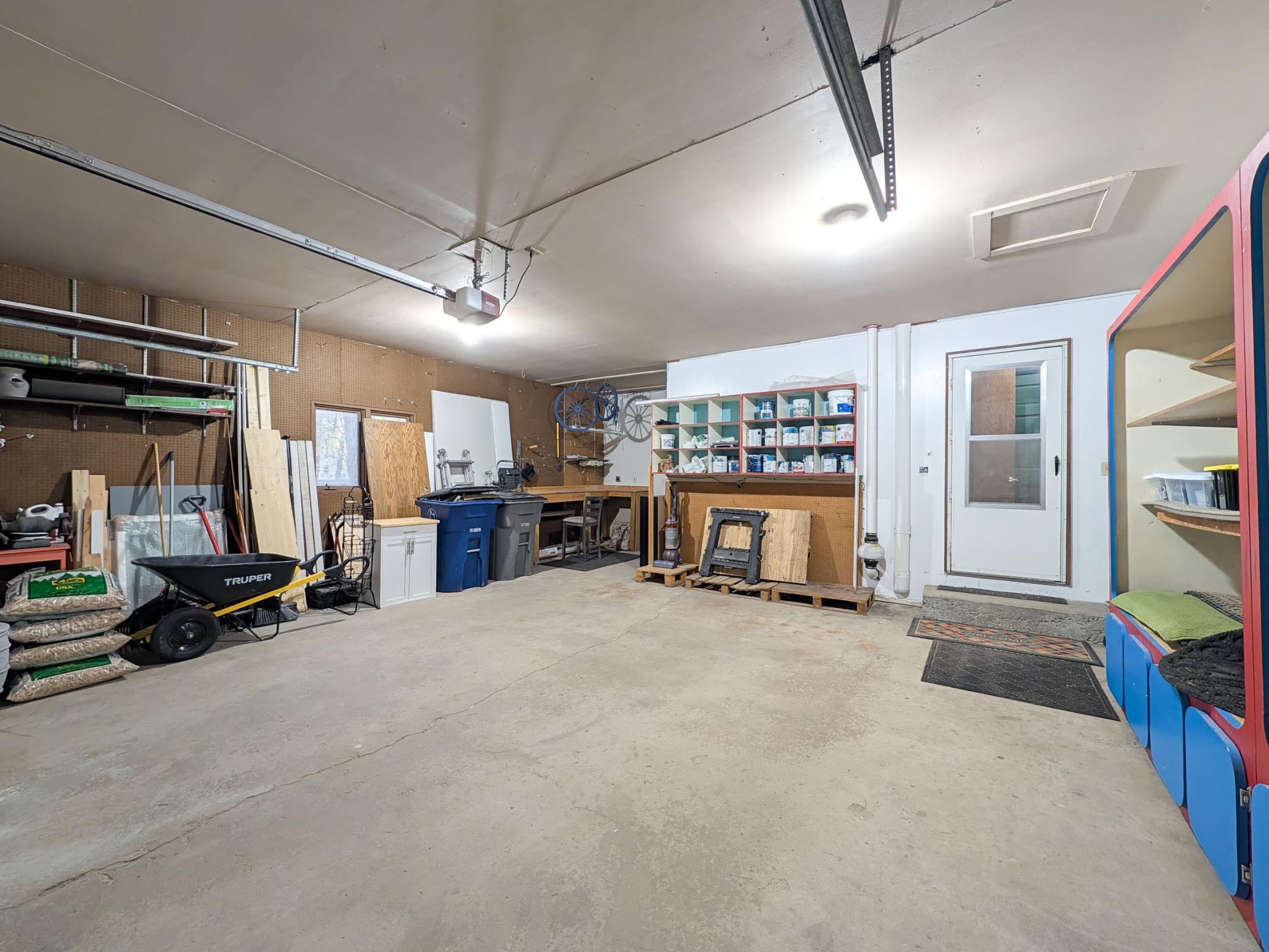 1975 single family home for sale at 5902 3RD Street N in Moorhead, MN — 3 bed, 3 bath (photo 30 of 64)
