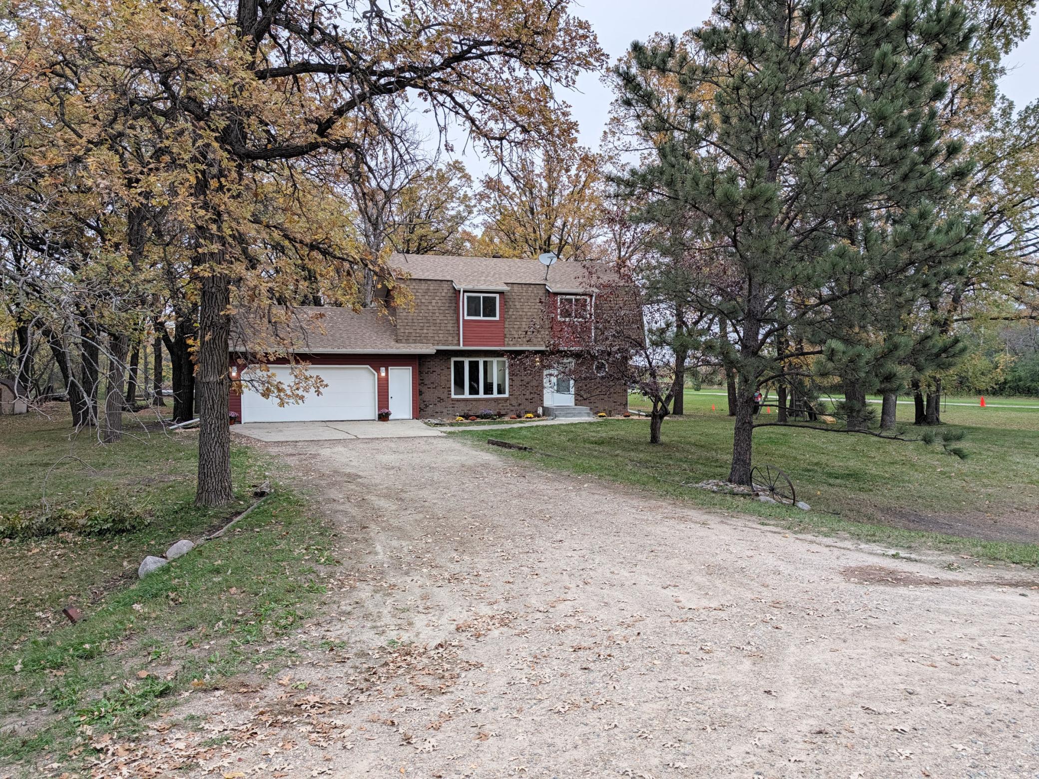 1975 single family home for sale at 5902 3RD Street N in Moorhead, MN — 3 bed, 3 bath (photo 5 of 64)