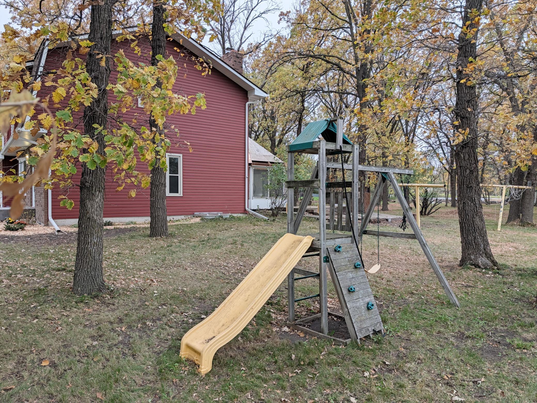 1975 single family home for sale at 5902 3RD Street N in Moorhead, MN — 3 bed, 3 bath (photo 9 of 64)