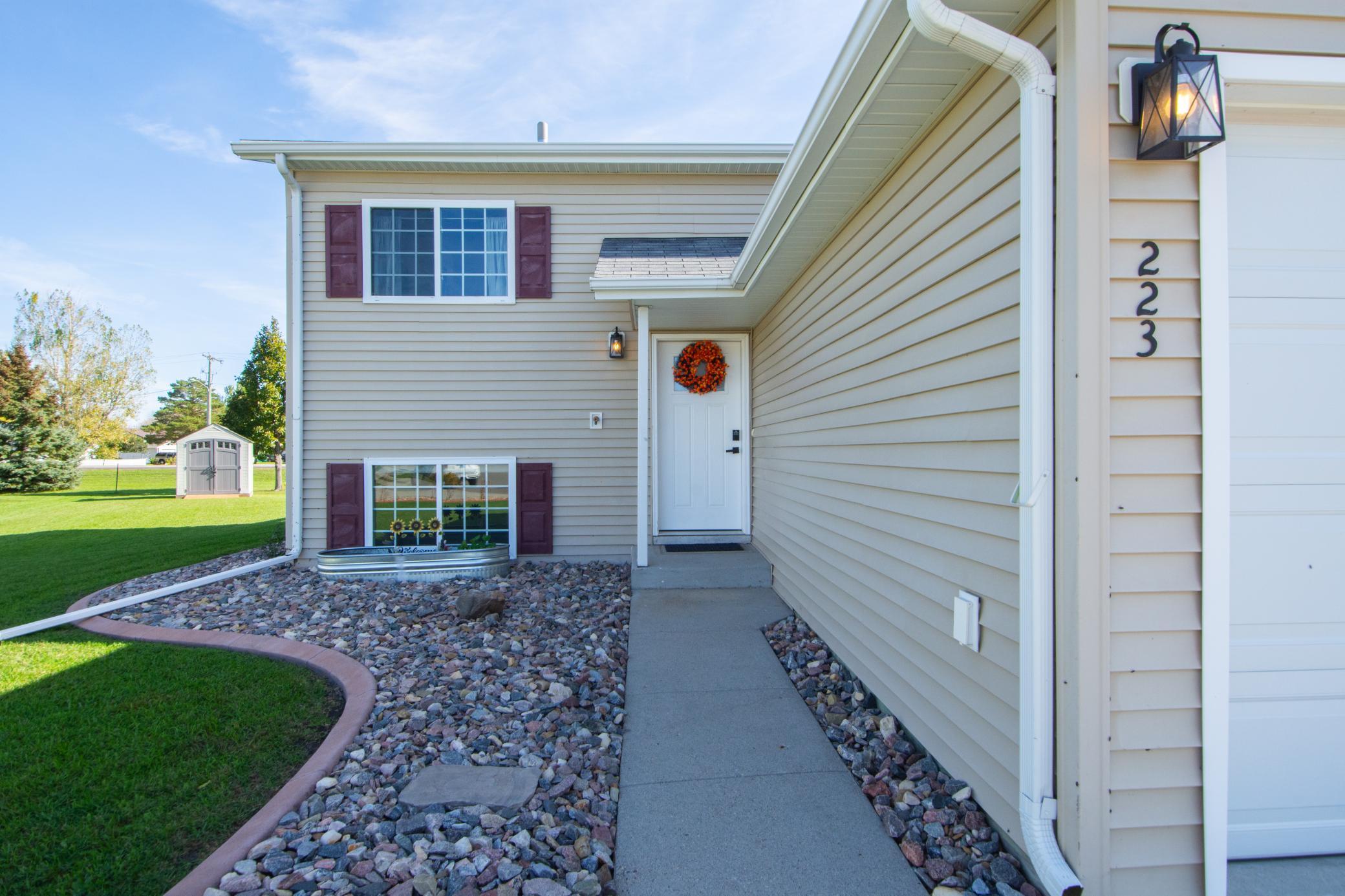 2009 single family home for sale at 223 MAPLE POINTE Boulevard in Mapleton, ND — 3 bed, 2 bath (photo 3 of 43)