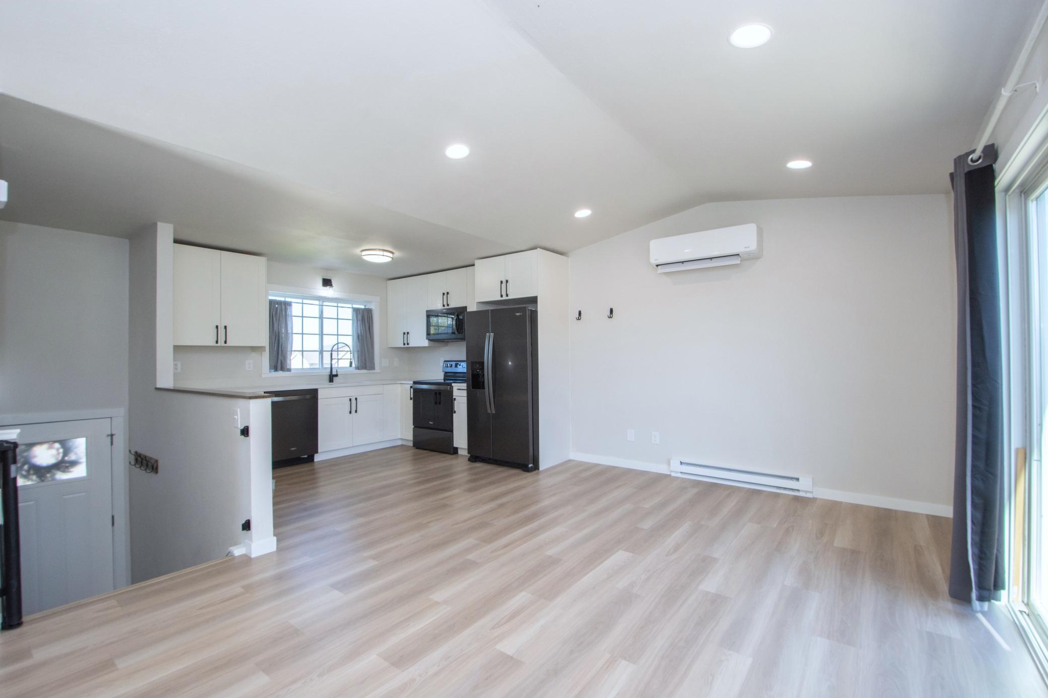 2009 single family home for sale at 223 MAPLE POINTE Boulevard in Mapleton, ND — 3 bed, 2 bath (photo 10 of 43)