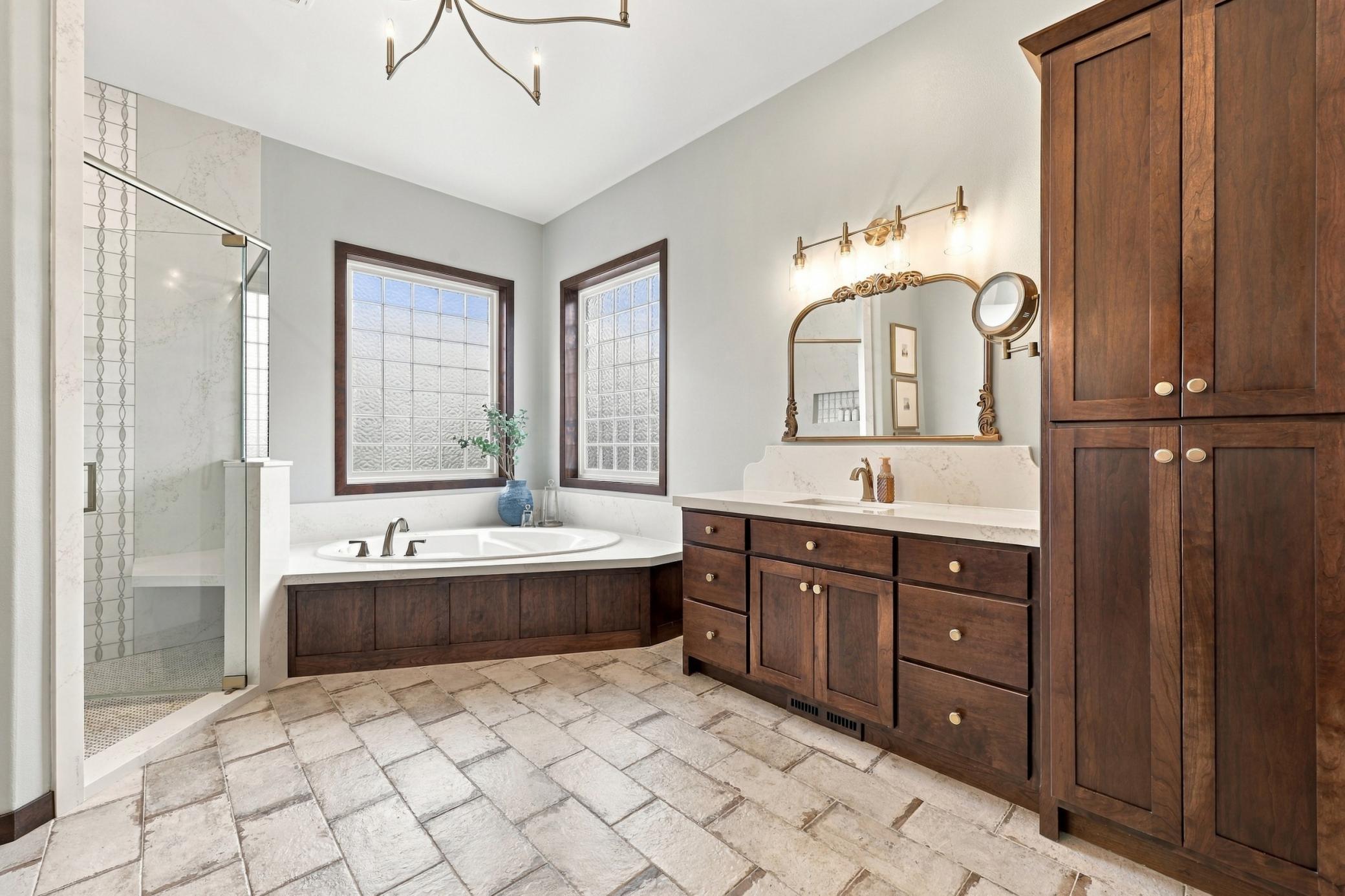 2010 single family home for sale at 5827 Silverleaf Drive S in Fargo, ND — 5 bed, 4 bath (photo 30 of 80)