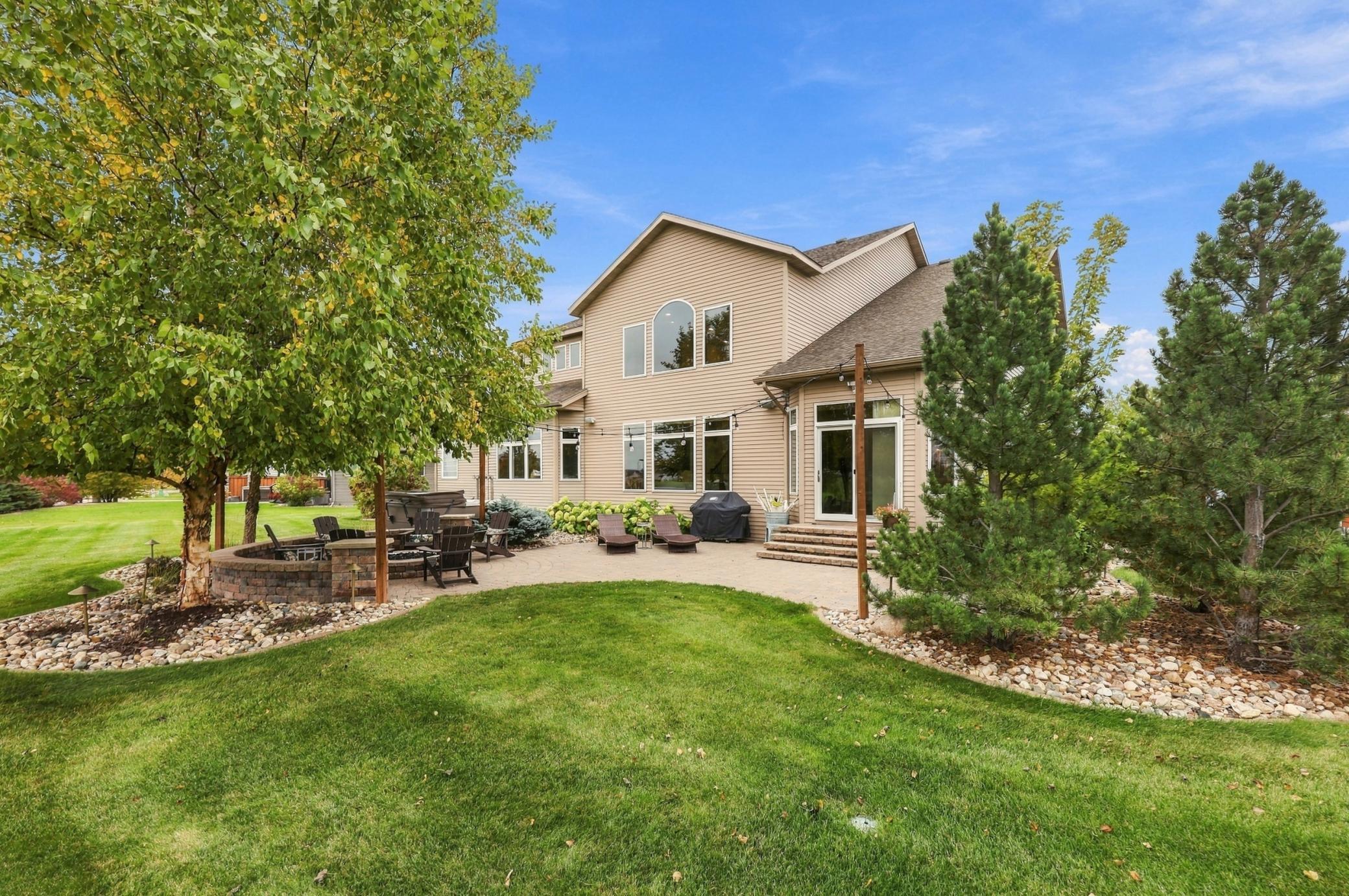2010 single family home for sale at 5827 Silverleaf Drive S in Fargo, ND — 5 bed, 4 bath (photo 5 of 80)