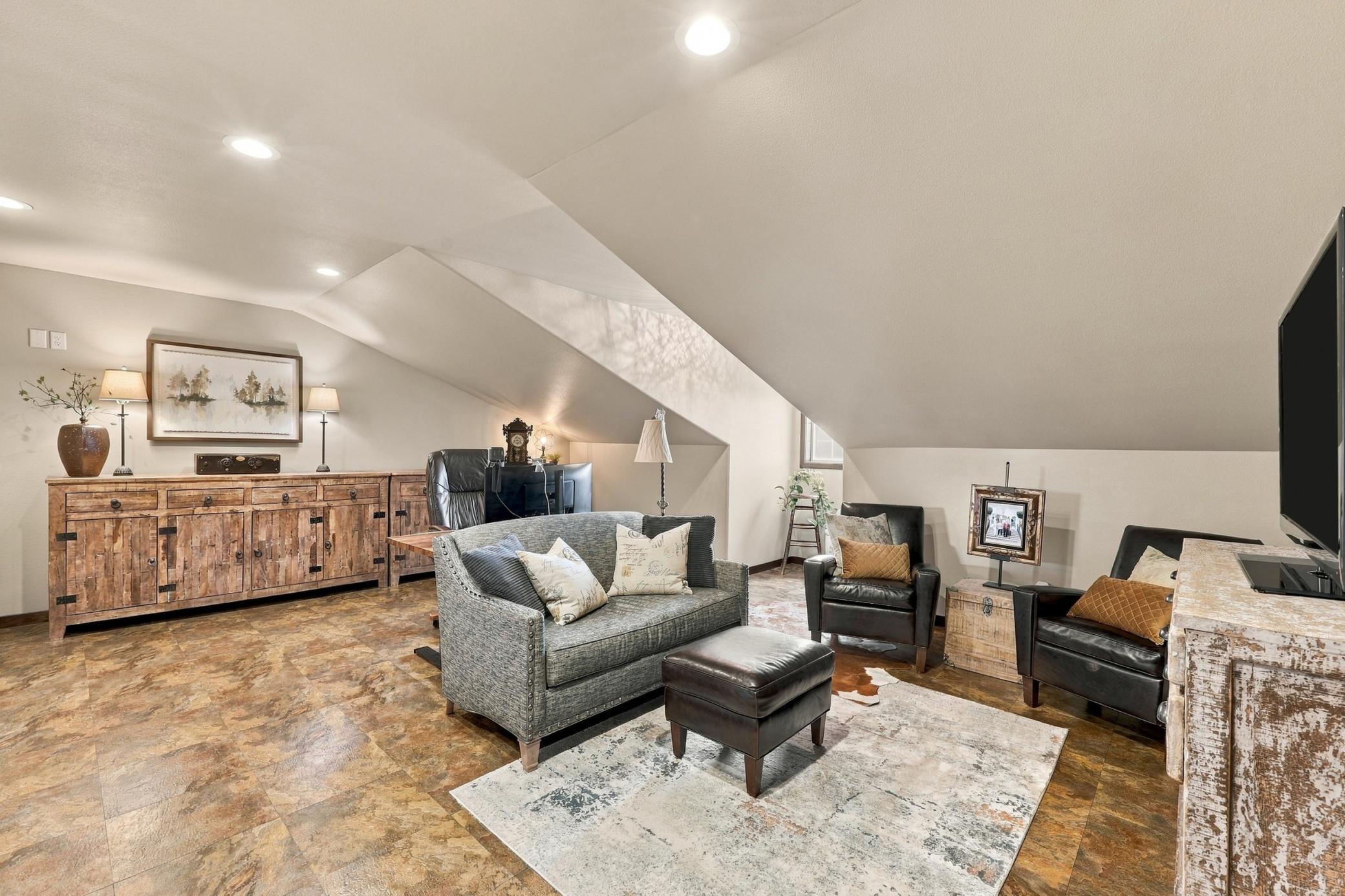 2010 single family home for sale at 5827 Silverleaf Drive S in Fargo, ND — 5 bed, 4 bath (photo 43 of 80)