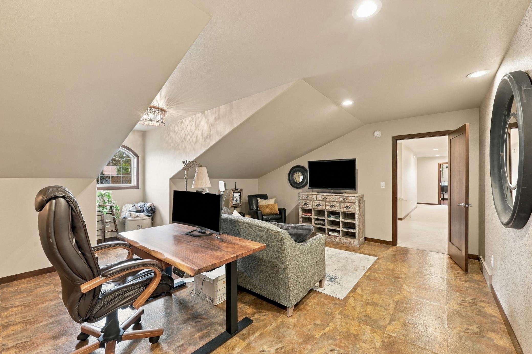 2010 single family home for sale at 5827 Silverleaf Drive S in Fargo, ND — 5 bed, 4 bath (photo 44 of 80)