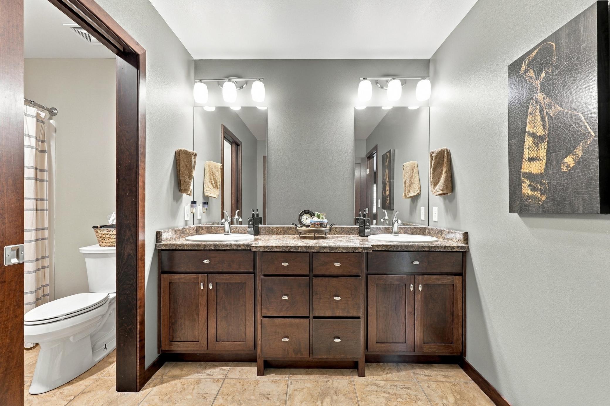 2010 single family home for sale at 5827 Silverleaf Drive S in Fargo, ND — 5 bed, 4 bath (photo 50 of 80)