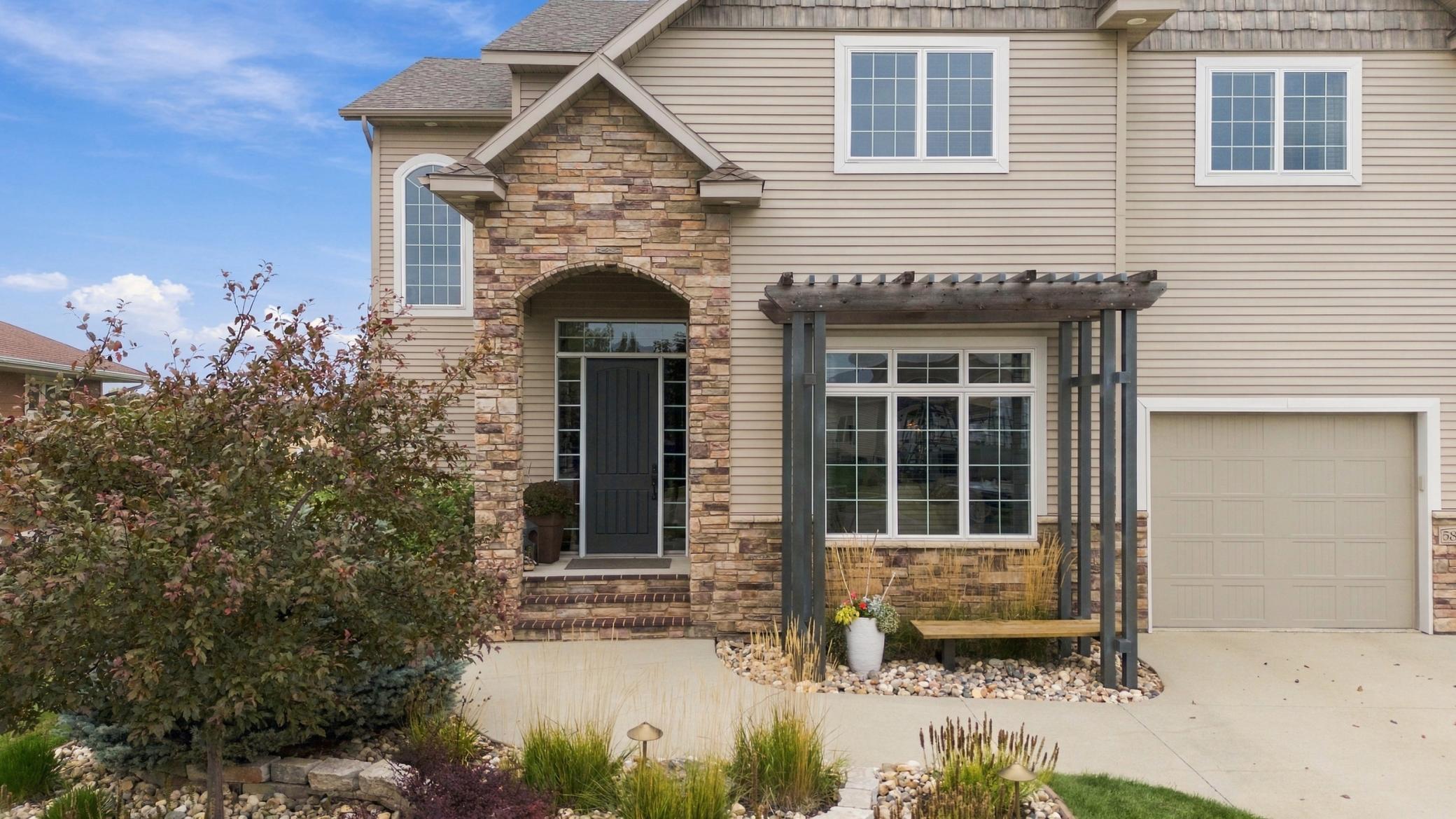 2010 single family home for sale at 5827 Silverleaf Drive S in Fargo, ND — 5 bed, 4 bath (photo 7 of 80)