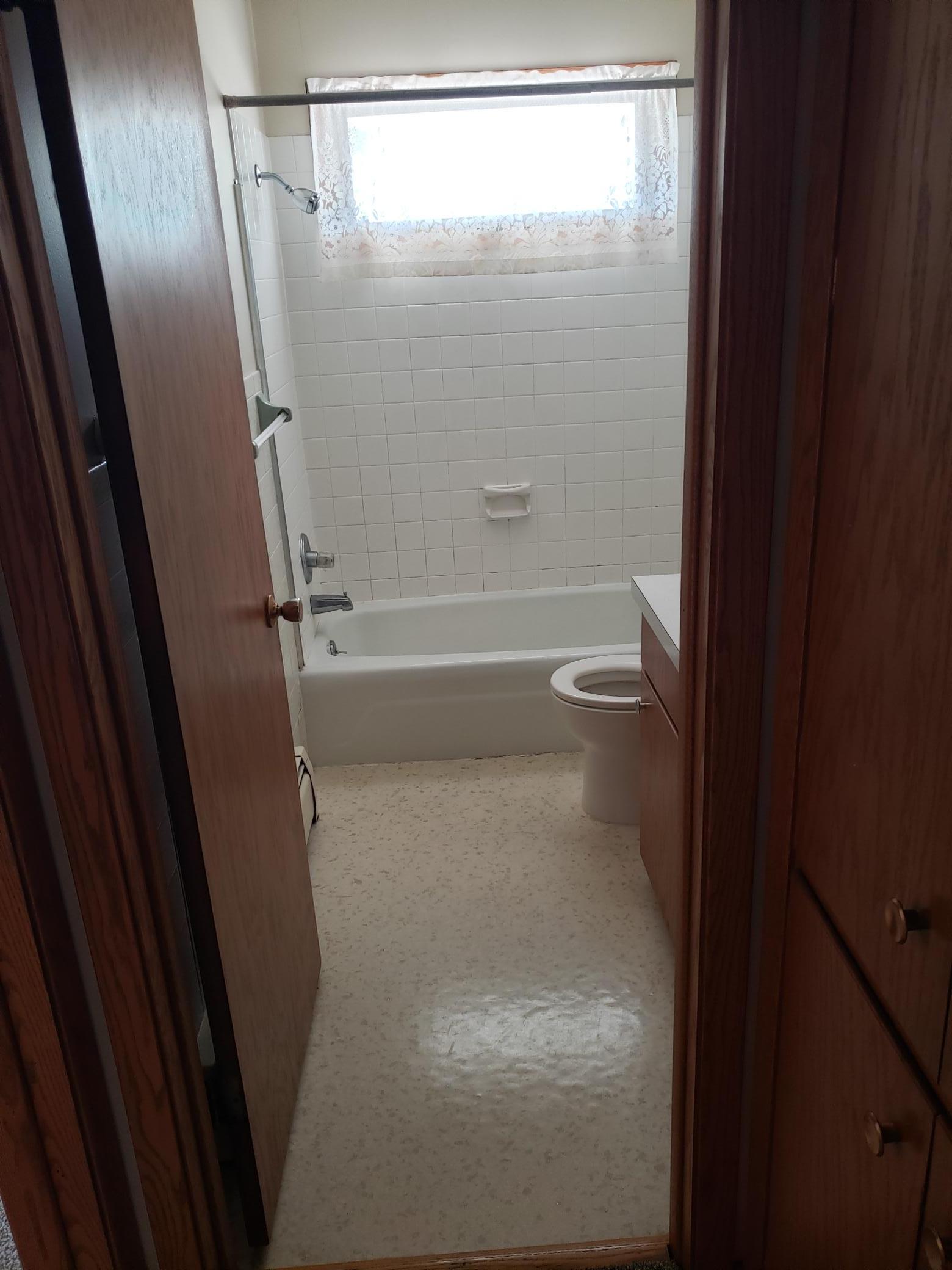 1966 home for sale at 1229-1231 Jefferson Street in Alexandria, MN — 11 bed, 4 bath (photo 4 of 32)