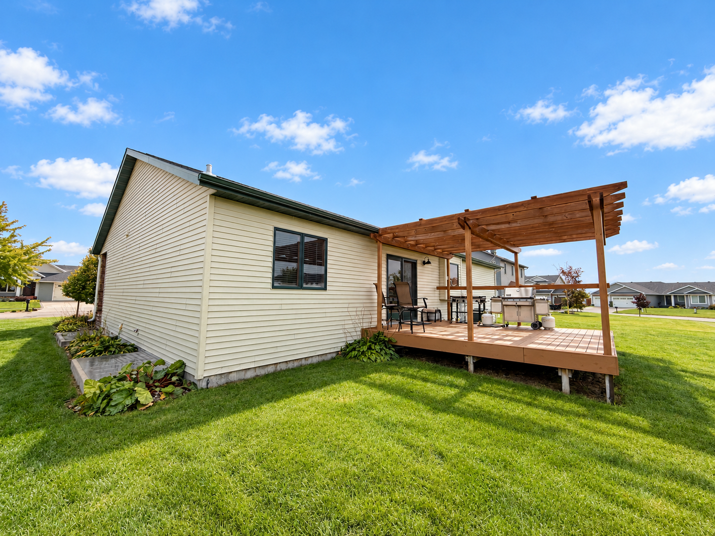 2019 single family home for sale at 656 Westminster Drive in Moorhead, MN — 5 bed, 3 bath (photo 3 of 29)
