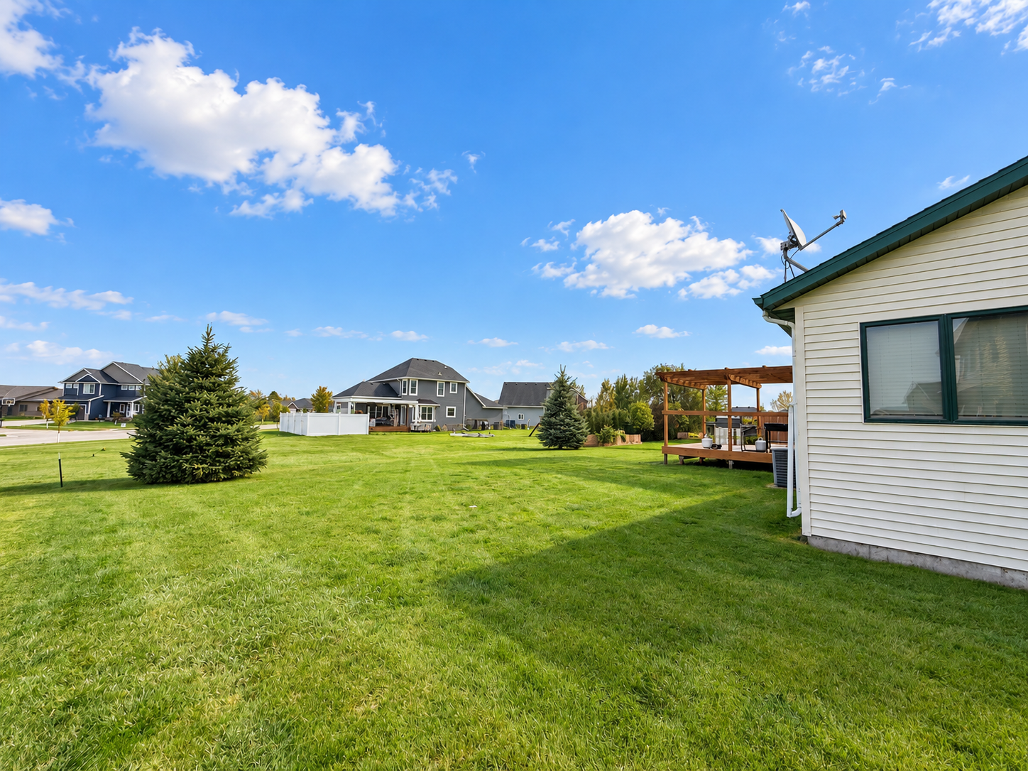 2019 single family home for sale at 656 Westminster Drive in Moorhead, MN — 5 bed, 3 bath (photo 4 of 29)