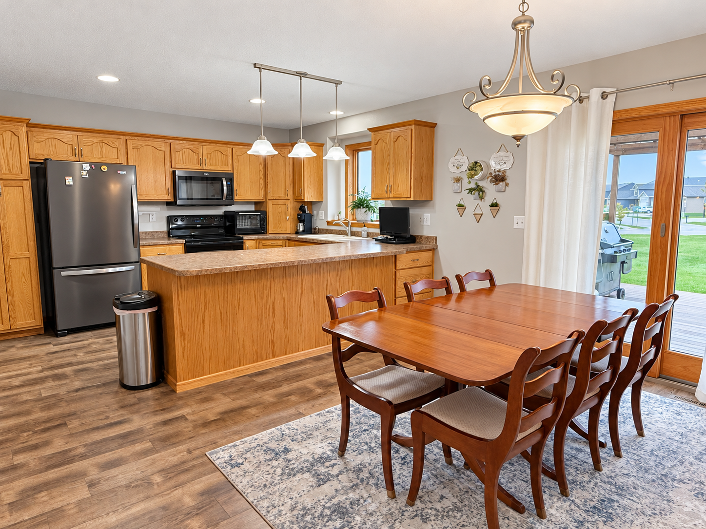 2019 single family home for sale at 656 Westminster Drive in Moorhead, MN — 5 bed, 3 bath (photo 7 of 29)