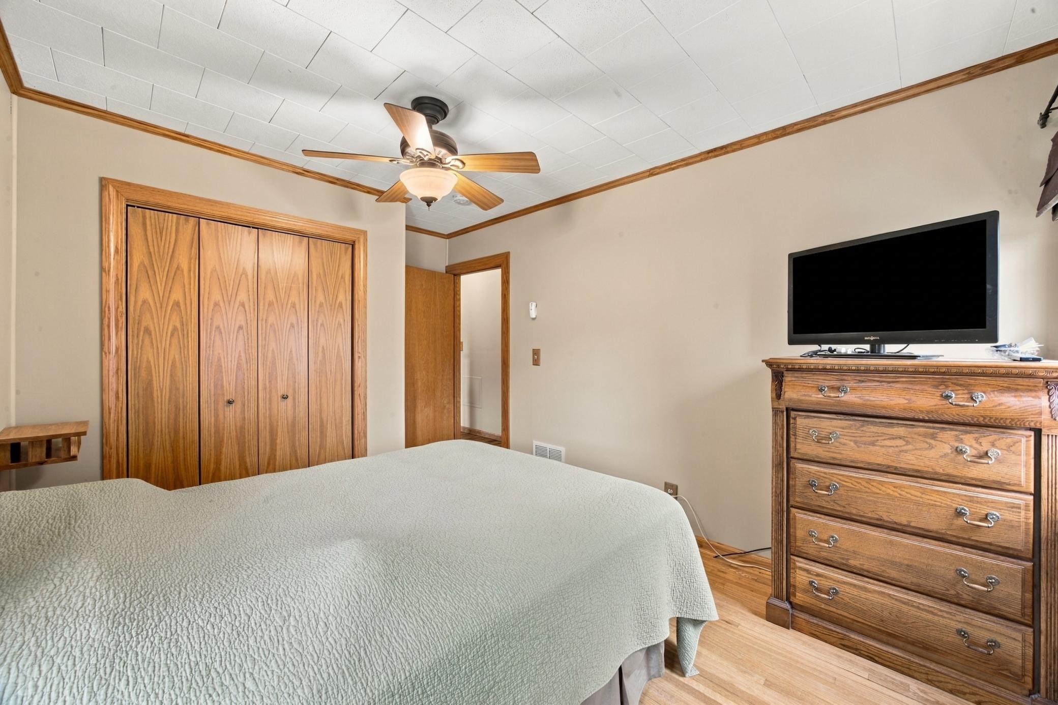 1953 single family home for sale at 1825 4th Street S in Moorhead, MN — 3 bed, 2 bath (photo 11 of 41)