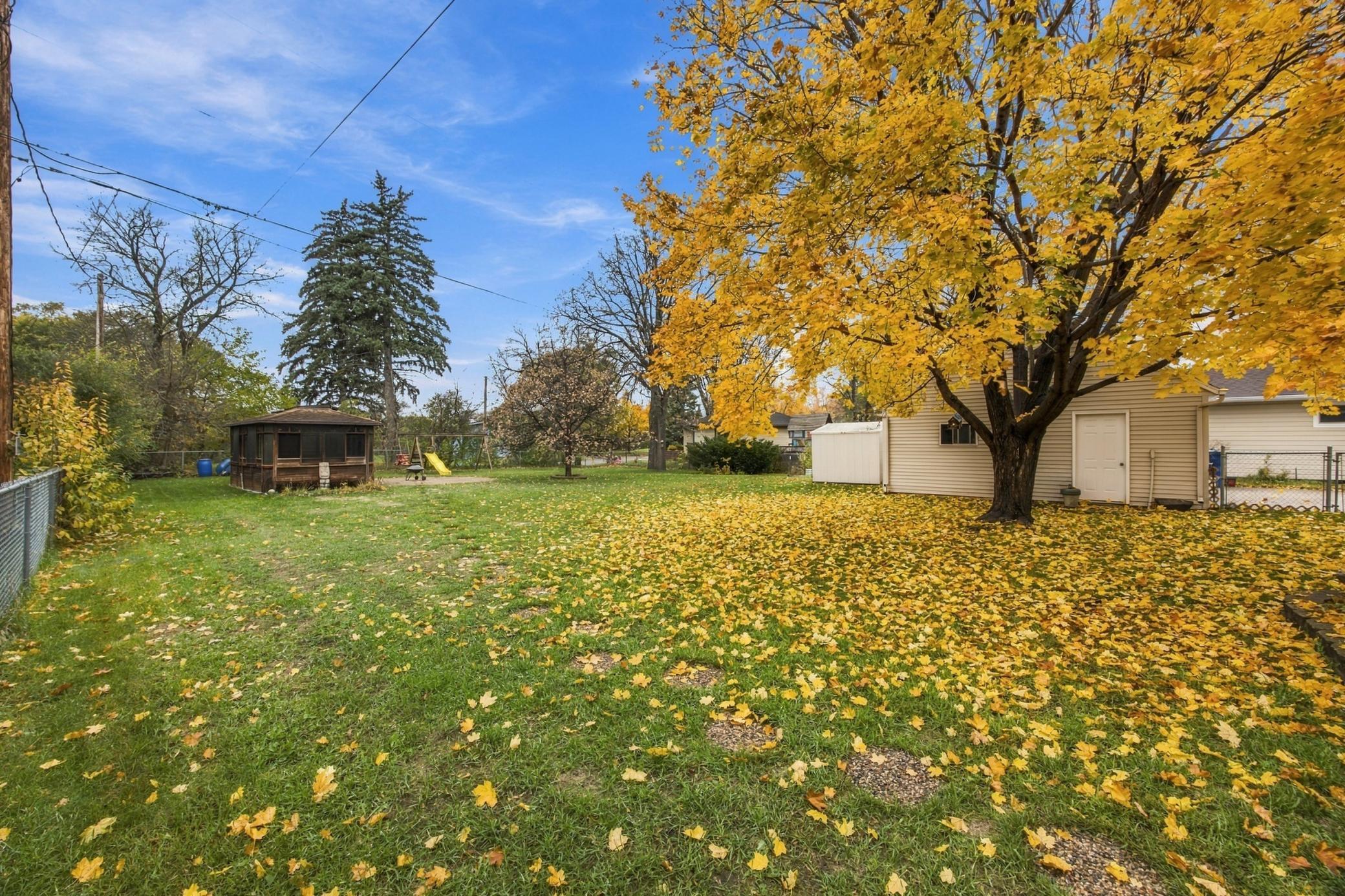 1953 single family home for sale at 1825 4th Street S in Moorhead, MN — 3 bed, 2 bath (photo 23 of 41)