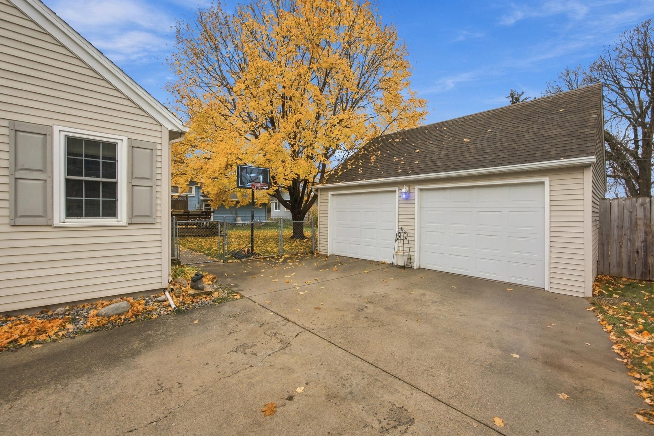 1953 single family home for sale at 1825 4th Street S in Moorhead, MN — 3 bed, 2 bath (photo 27 of 41)