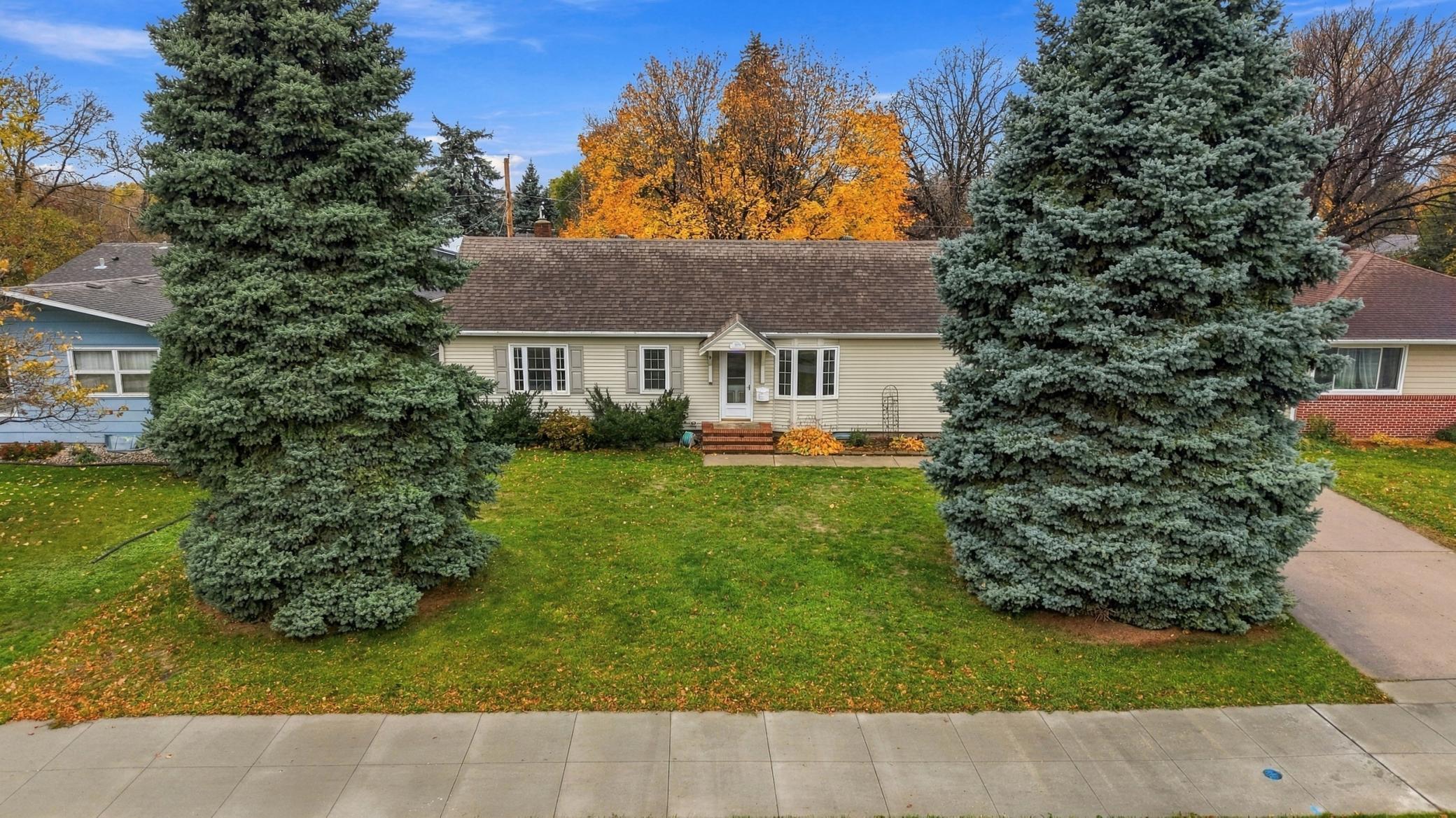 1953 single family home for sale at 1825 4th Street S in Moorhead, MN — 3 bed, 2 bath (photo 28 of 41)