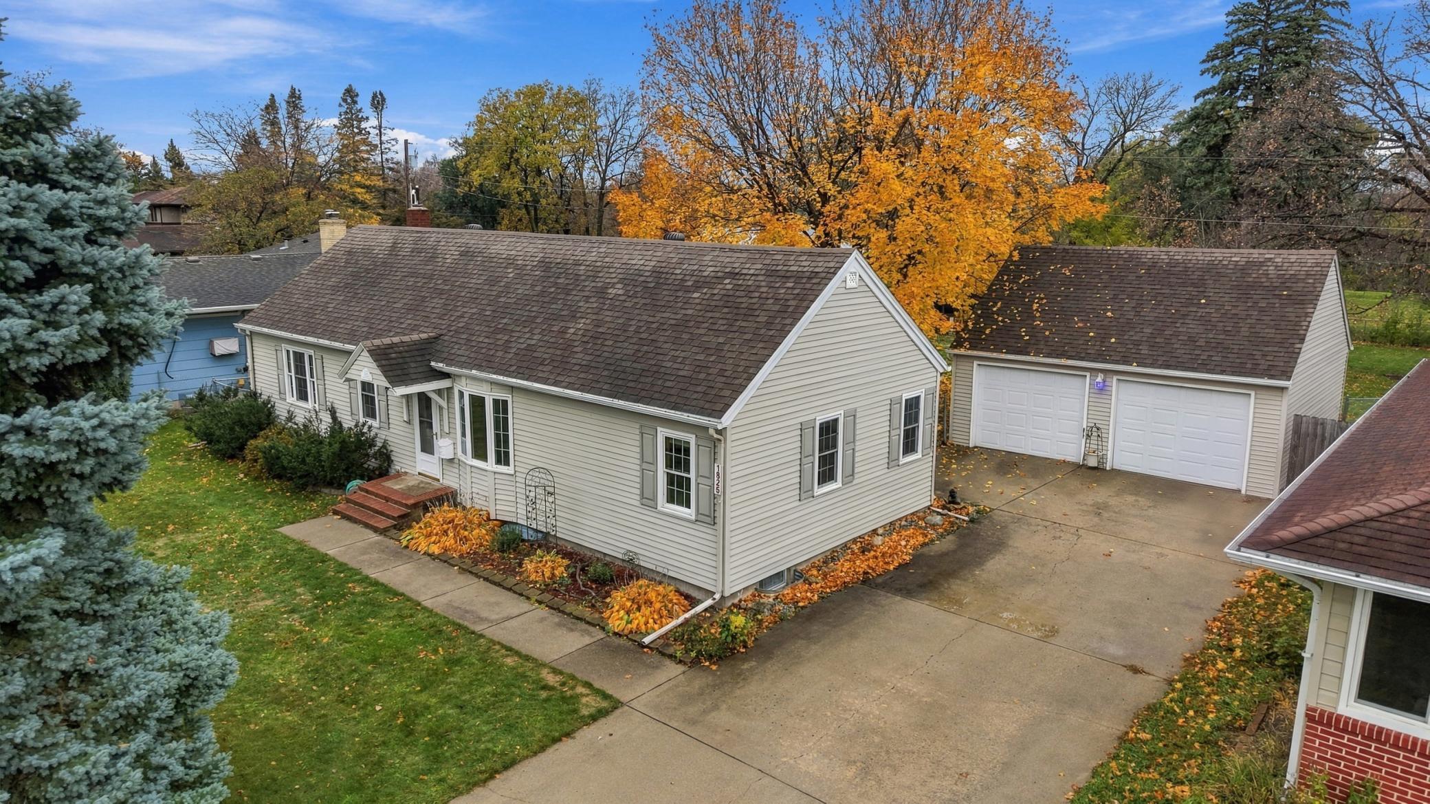 1953 single family home for sale at 1825 4th Street S in Moorhead, MN — 3 bed, 2 bath (photo 29 of 41)