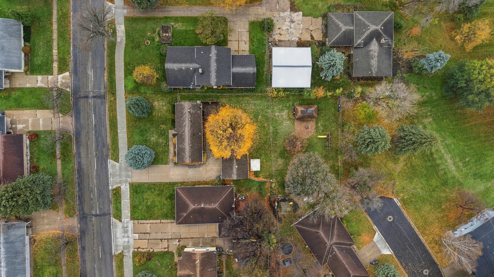 1953 single family home for sale at 1825 4th Street S in Moorhead, MN — 3 bed, 2 bath (photo 31 of 41)