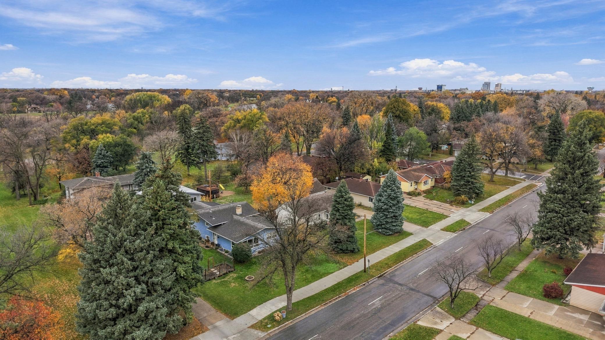 1953 single family home for sale at 1825 4th Street S in Moorhead, MN — 3 bed, 2 bath (photo 35 of 41)