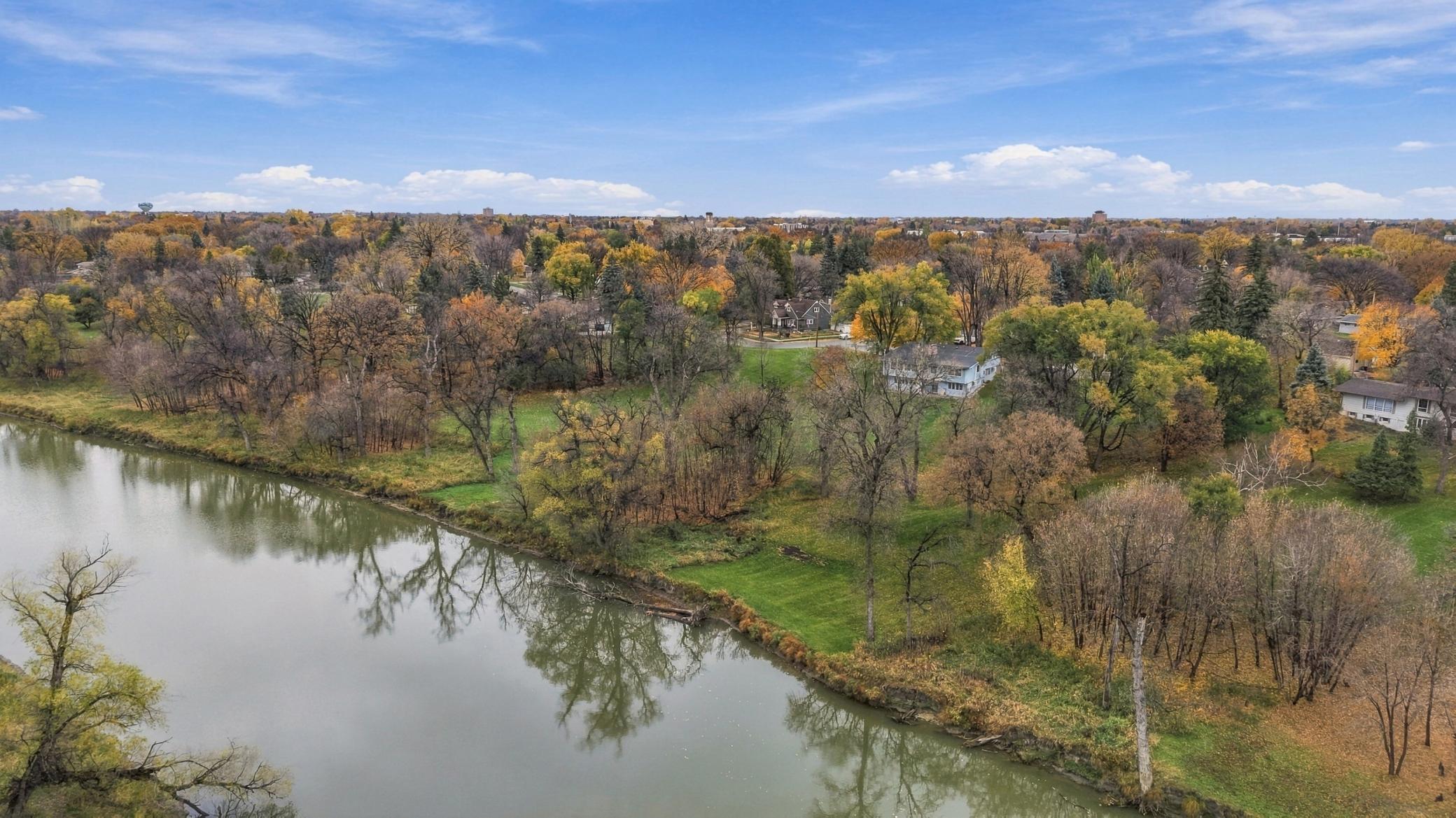 1953 single family home for sale at 1825 4th Street S in Moorhead, MN — 3 bed, 2 bath (photo 37 of 41)