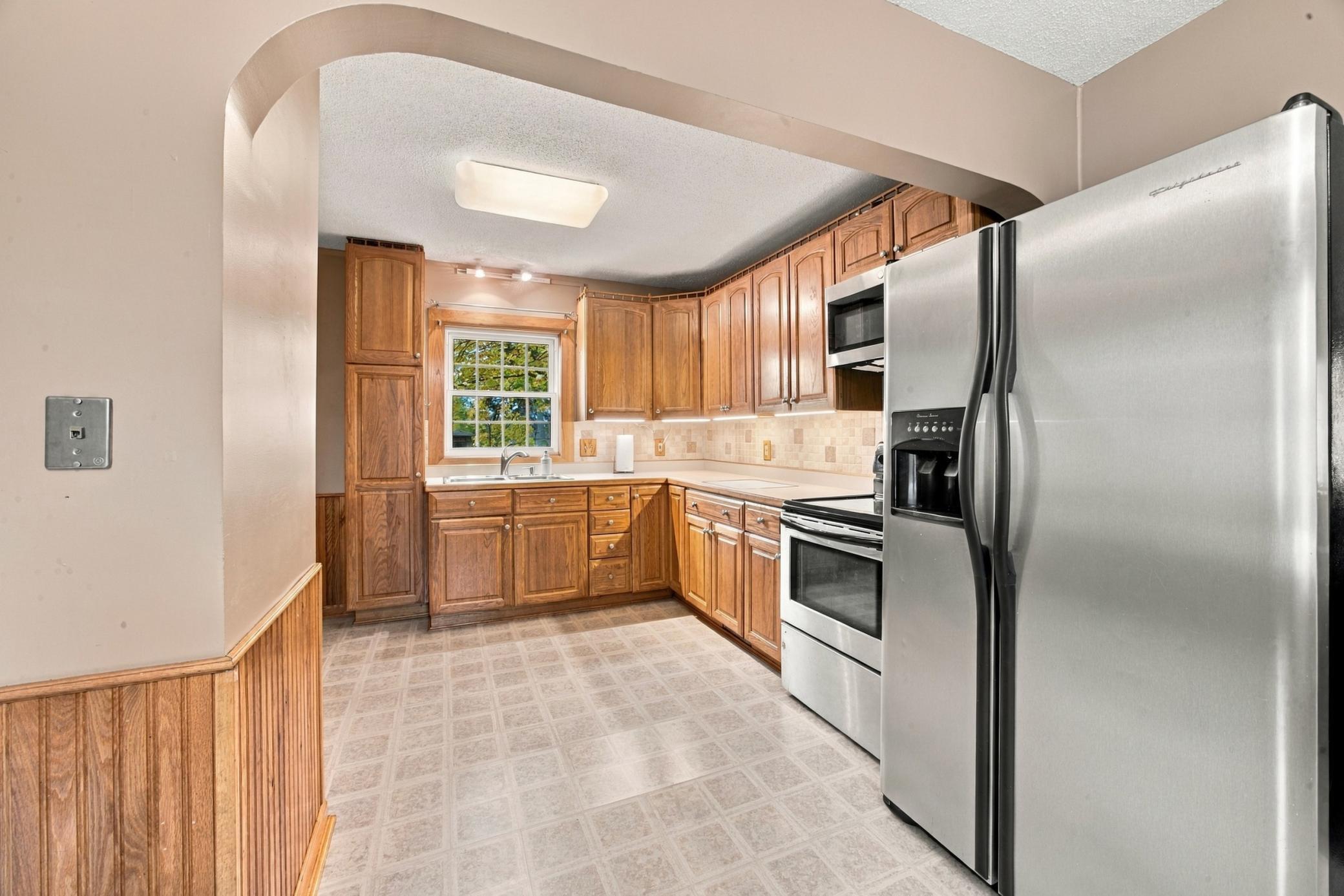 1953 single family home for sale at 1825 4th Street S in Moorhead, MN — 3 bed, 2 bath (photo 6 of 41)