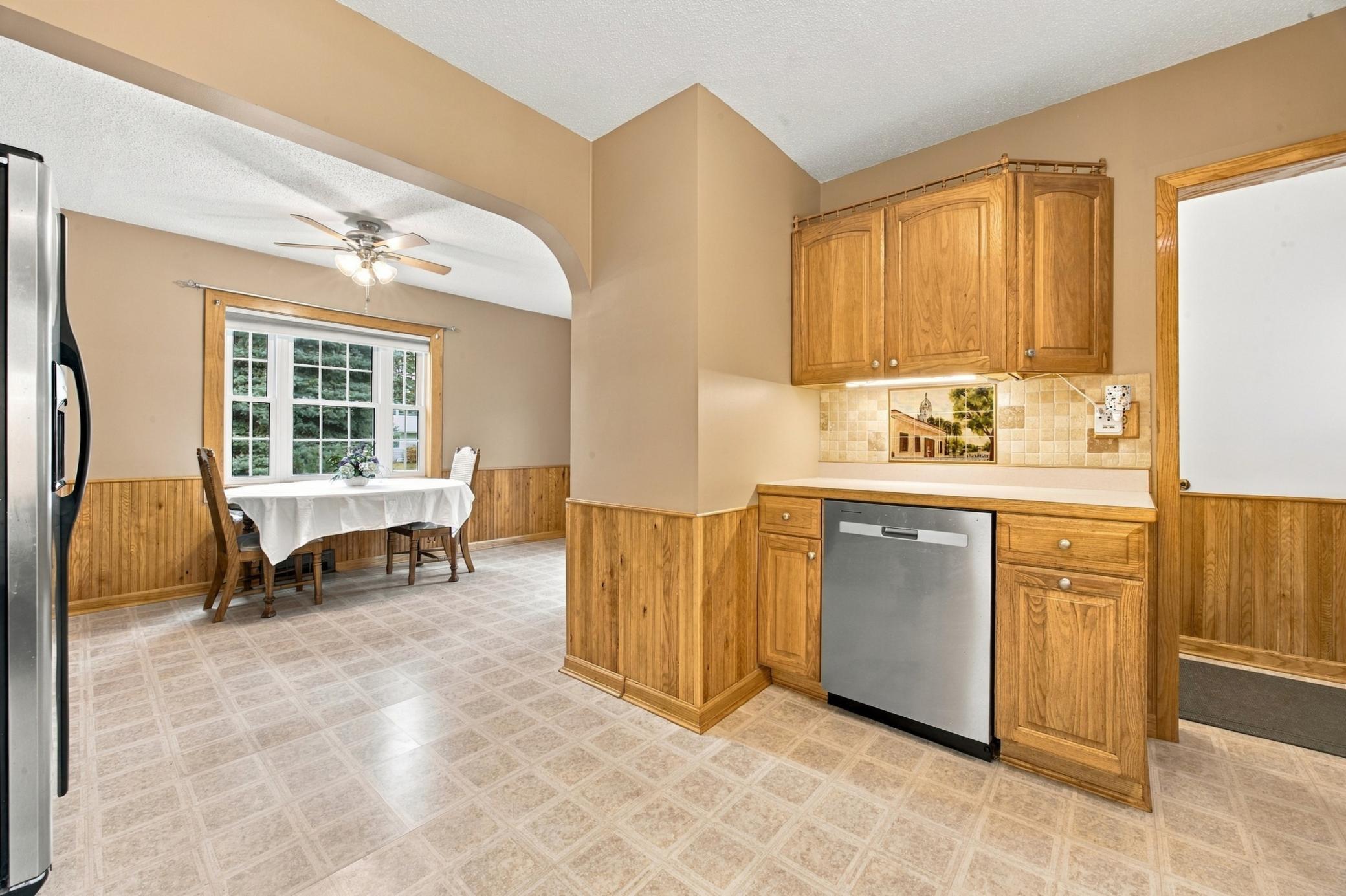 1953 single family home for sale at 1825 4th Street S in Moorhead, MN — 3 bed, 2 bath (photo 7 of 41)