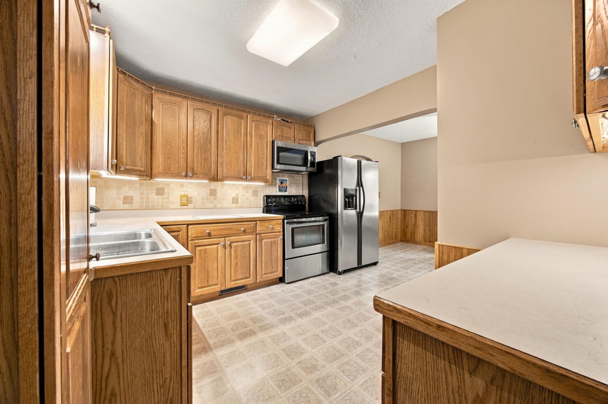 1953 single family home for sale at 1825 4th Street S in Moorhead, MN — 3 bed, 2 bath (photo 8 of 41)
