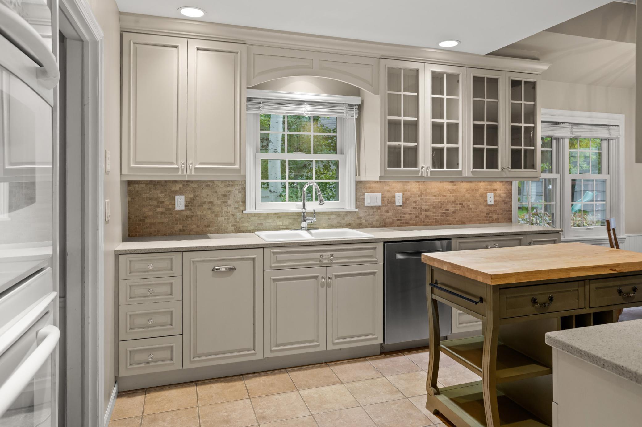 1940 single family home for sale at 1617 9th Street S in Fargo, ND — 4 bed, 4 bath (photo 23 of 66)