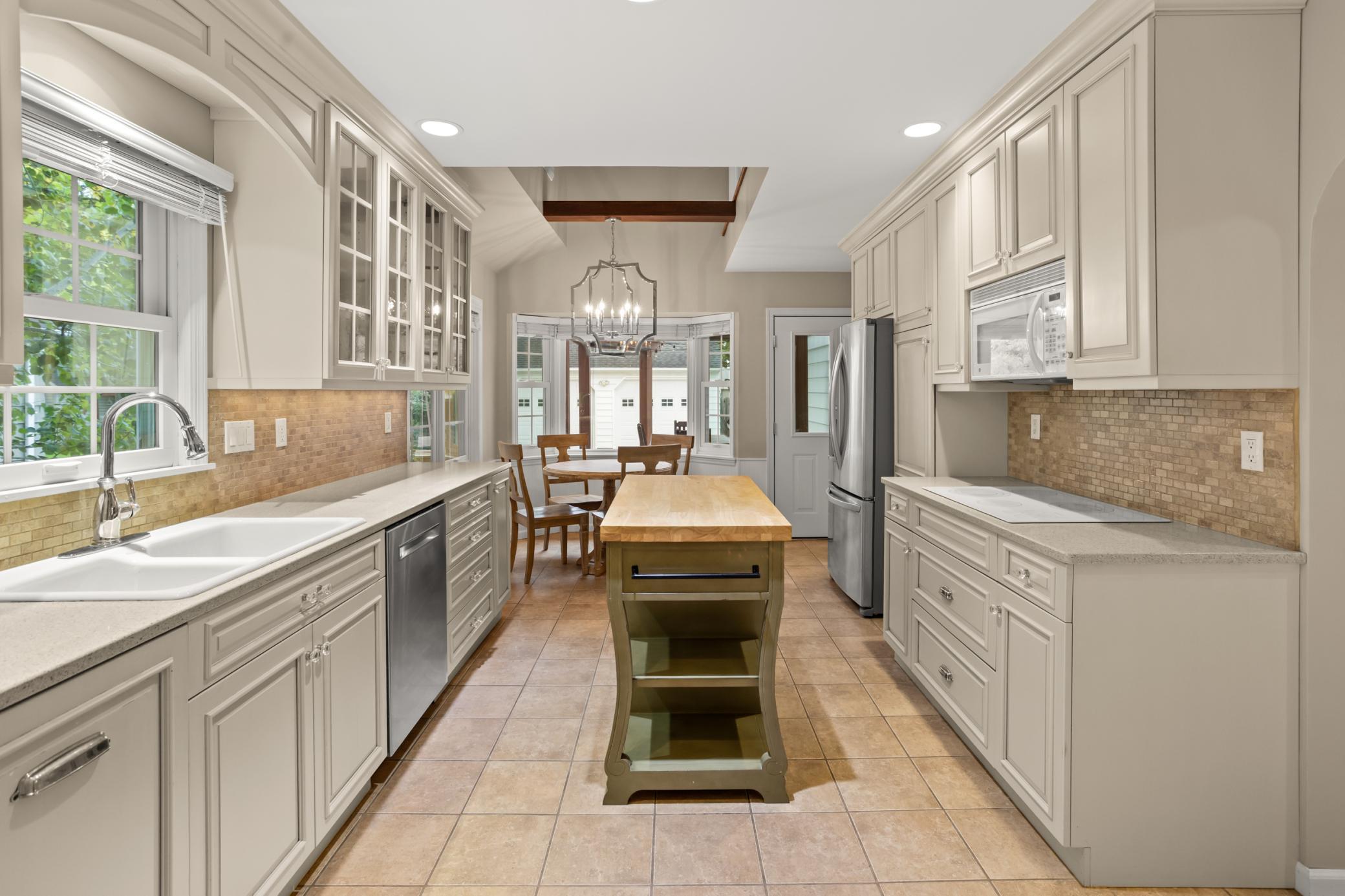 1940 single family home for sale at 1617 9th Street S in Fargo, ND — 4 bed, 4 bath (photo 24 of 66)