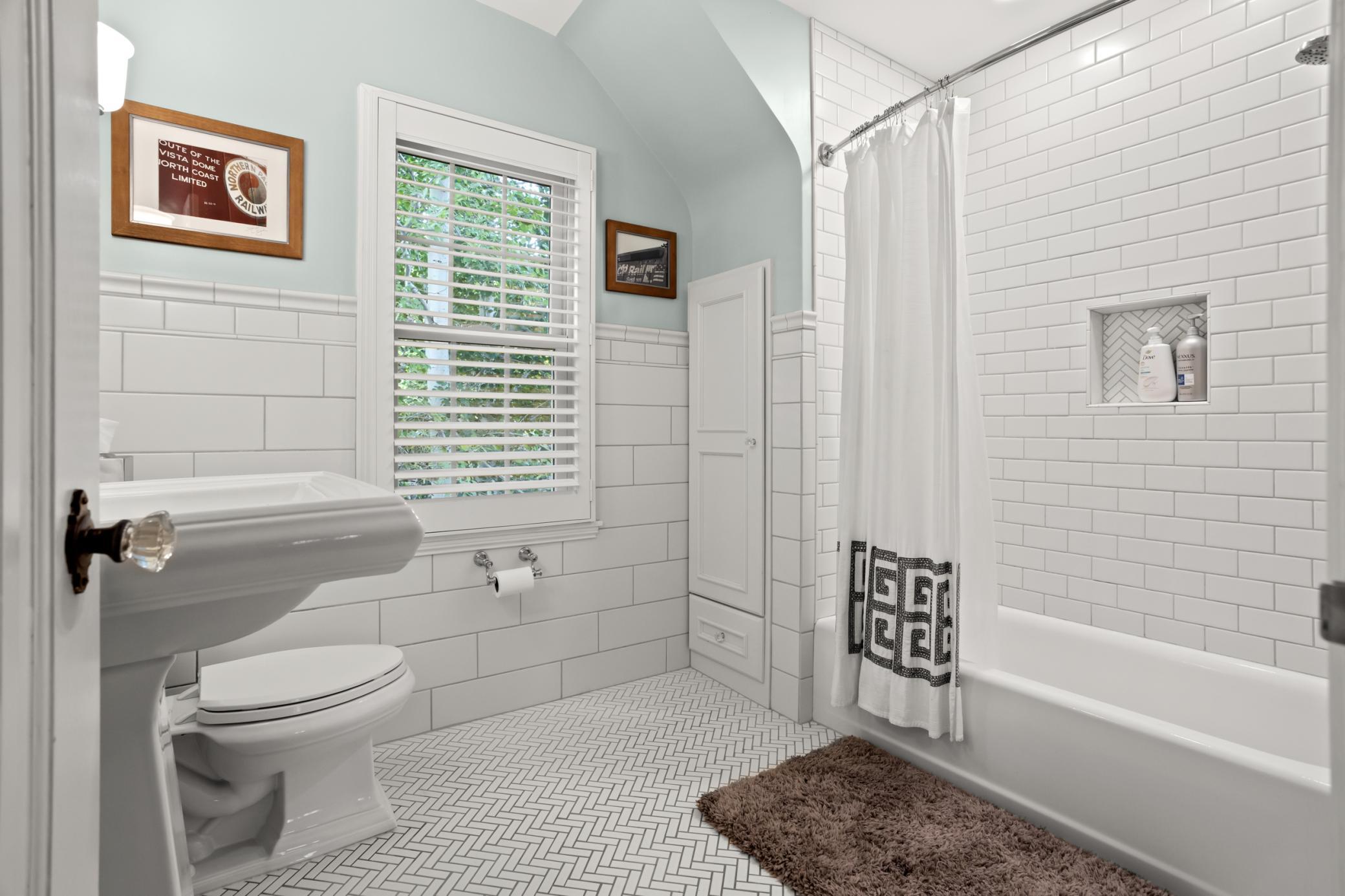 1940 single family home for sale at 1617 9th Street S in Fargo, ND — 4 bed, 4 bath (photo 35 of 66)