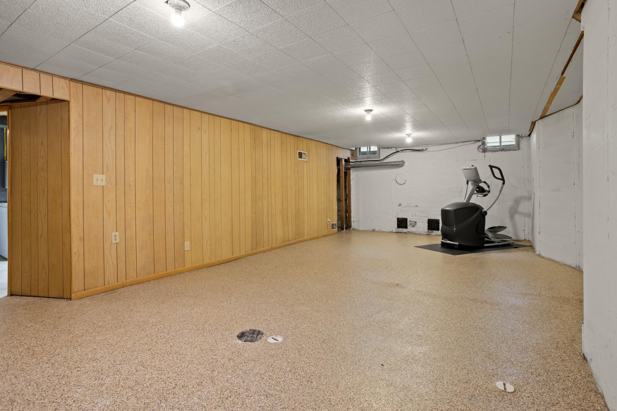 1940 single family home for sale at 1617 9th Street S in Fargo, ND — 4 bed, 4 bath (photo 55 of 66)