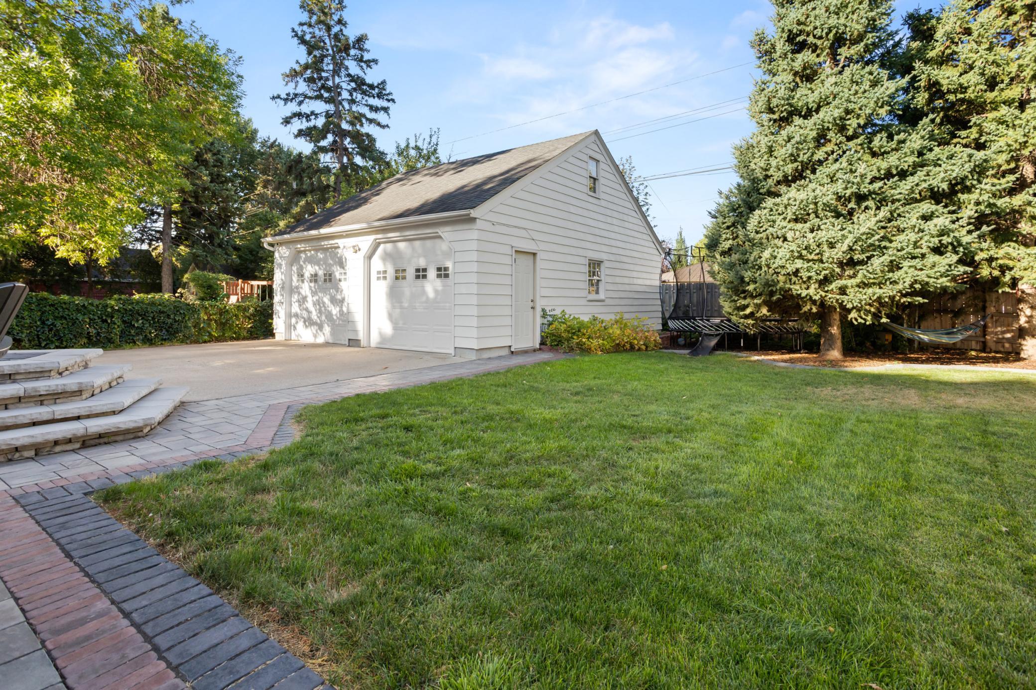 1940 single family home for sale at 1617 9th Street S in Fargo, ND — 4 bed, 4 bath (photo 59 of 66)