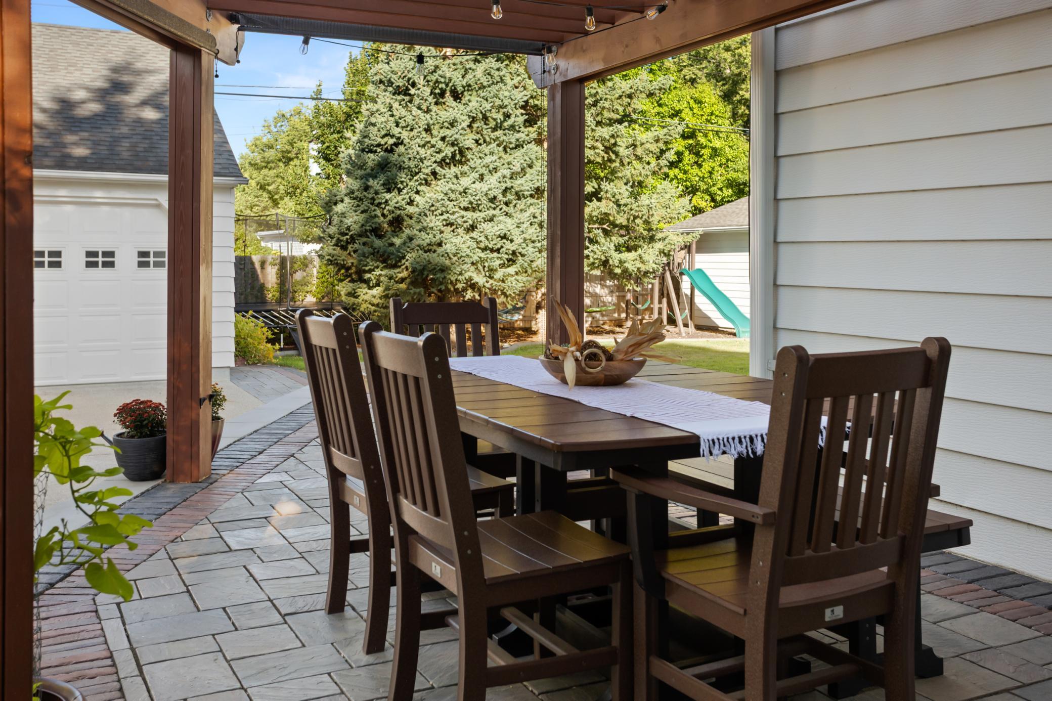 1940 single family home for sale at 1617 9th Street S in Fargo, ND — 4 bed, 4 bath (photo 8 of 66)