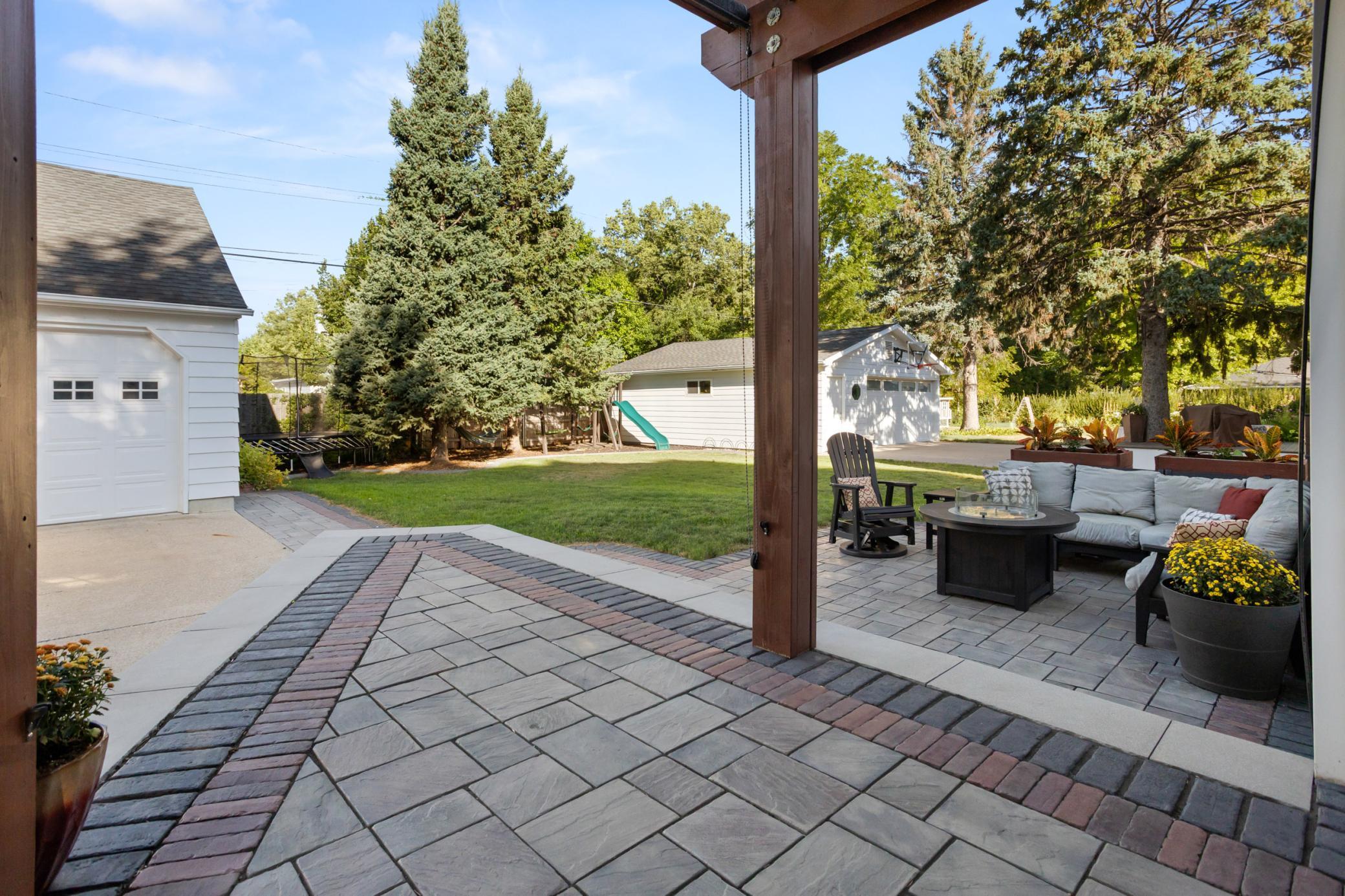 1940 single family home for sale at 1617 9th Street S in Fargo, ND — 4 bed, 4 bath (photo 9 of 66)