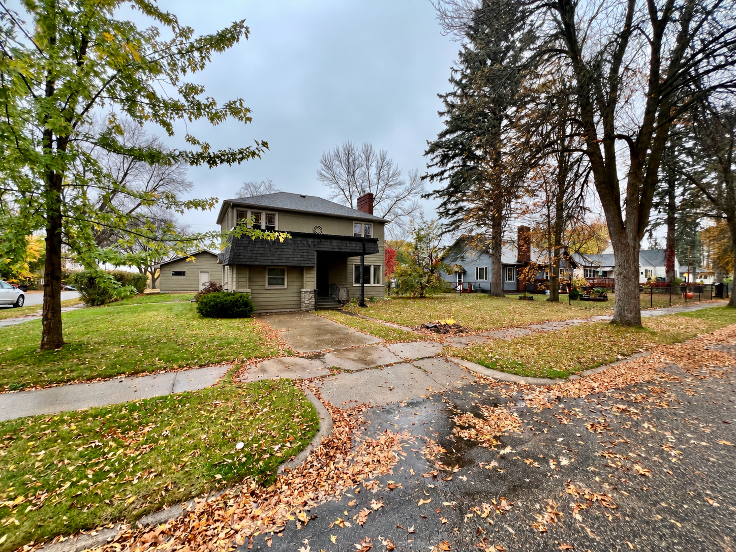 1954 single family home for sale at 218 8th Avenue in Bovey, MN — 4 bed, 3 bath (photo 4 of 25)