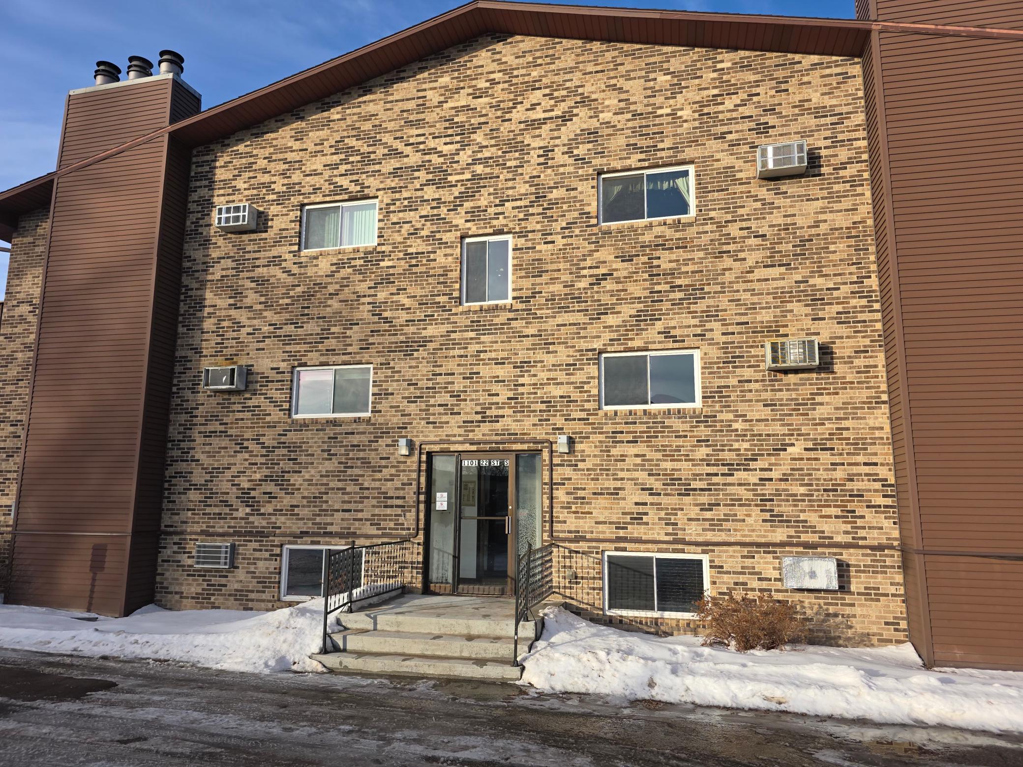 1978 condo for sale at 1101 22nd Street S, Unit C6 in Fargo, ND — 2 bed, 1 bath